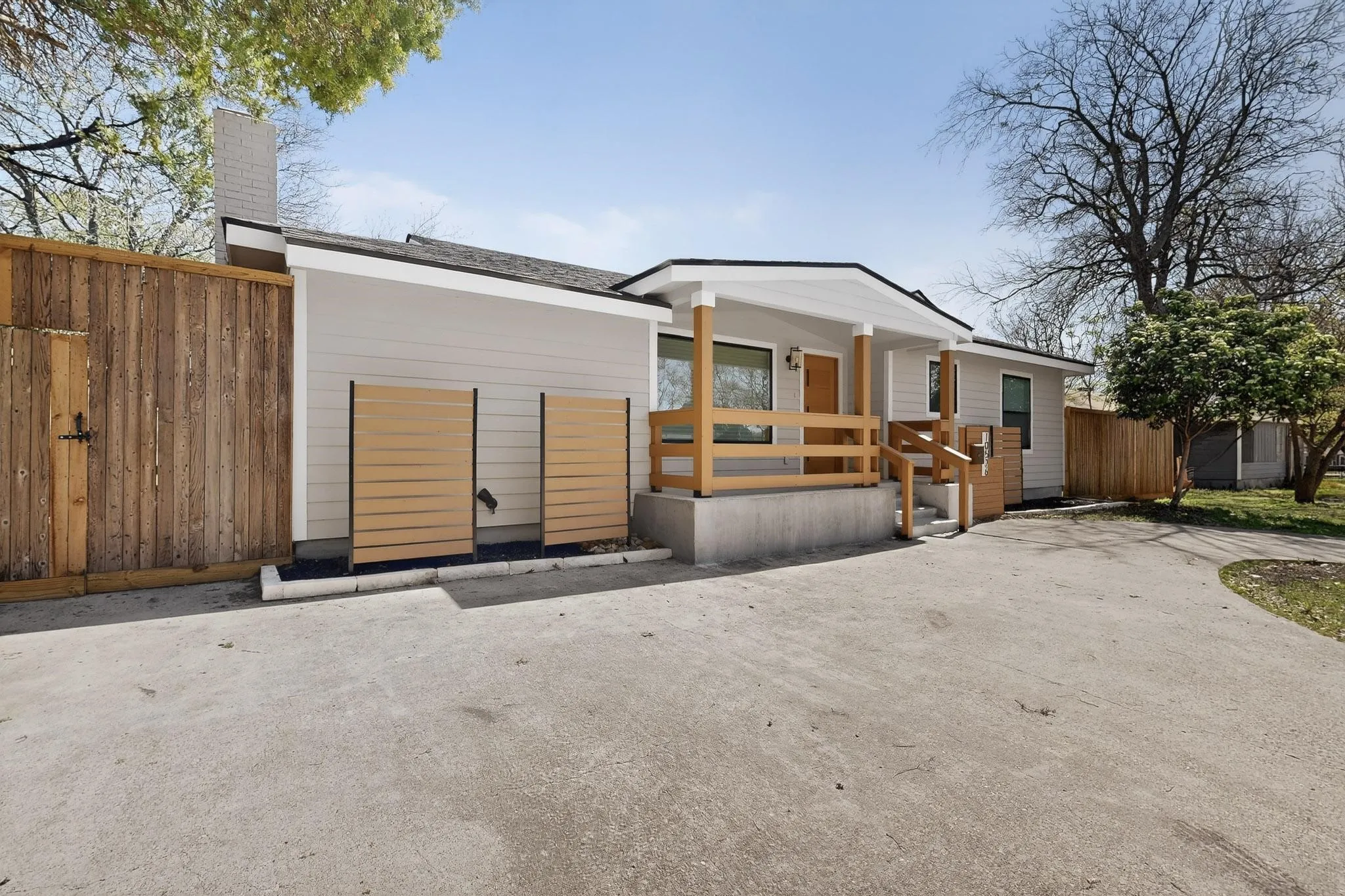 Single Family Residence For Sale in Dallas County , 10526 Andover Drive, Dallas, Texas 75228, 3 Bedrooms, 2 Bathrooms, Garage spaces, 1,600 Sqft, built in 1952, Price $389,999, mls#21202423, Real Estate Agent in Dallas, Homes For Sale in Dallas county, Homes For Sale in Dallas, Realtor in Dallas Texas, Real Estate Brokerage Independent Realty Texas, Luminita Cordes Realtor