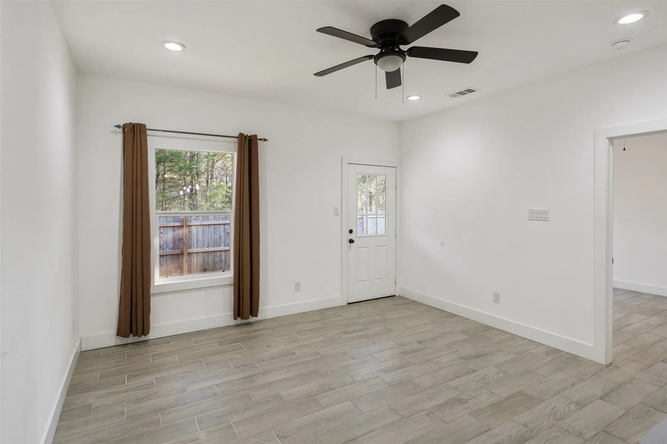 Single Family Residence For Sale in Henderson County , 145 Barcelona Street, Payne Springs, Texas 75156, 3 Bedroom, 2 Bathroom, 2 Garage spaces, 1,644 Sqft, built in 2023, Preowned, mls#21203243, Real Estate Agent in Payne Springs, Homes For Sale in Henderson county, Homes For Sale in Payne Springs, Realtor in Payne Springs Texas, Real Estate Brokerage Independent Realty Texas, Luminita Cordes Realtor
