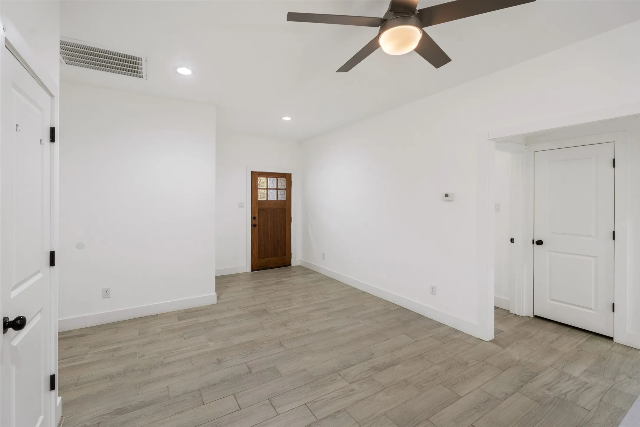 Single Family Residence For Sale in Henderson County , 145 Barcelona Street, Payne Springs, Texas 75156, 3 Bedroom, 2 Bathroom, 2 Garage spaces, 1,644 Sqft, built in 2023, Preowned, mls#21203243, Real Estate Agent in Payne Springs, Homes For Sale in Henderson county, Homes For Sale in Payne Springs, Realtor in Payne Springs Texas, Real Estate Brokerage Independent Realty Texas, Luminita Cordes Realtor