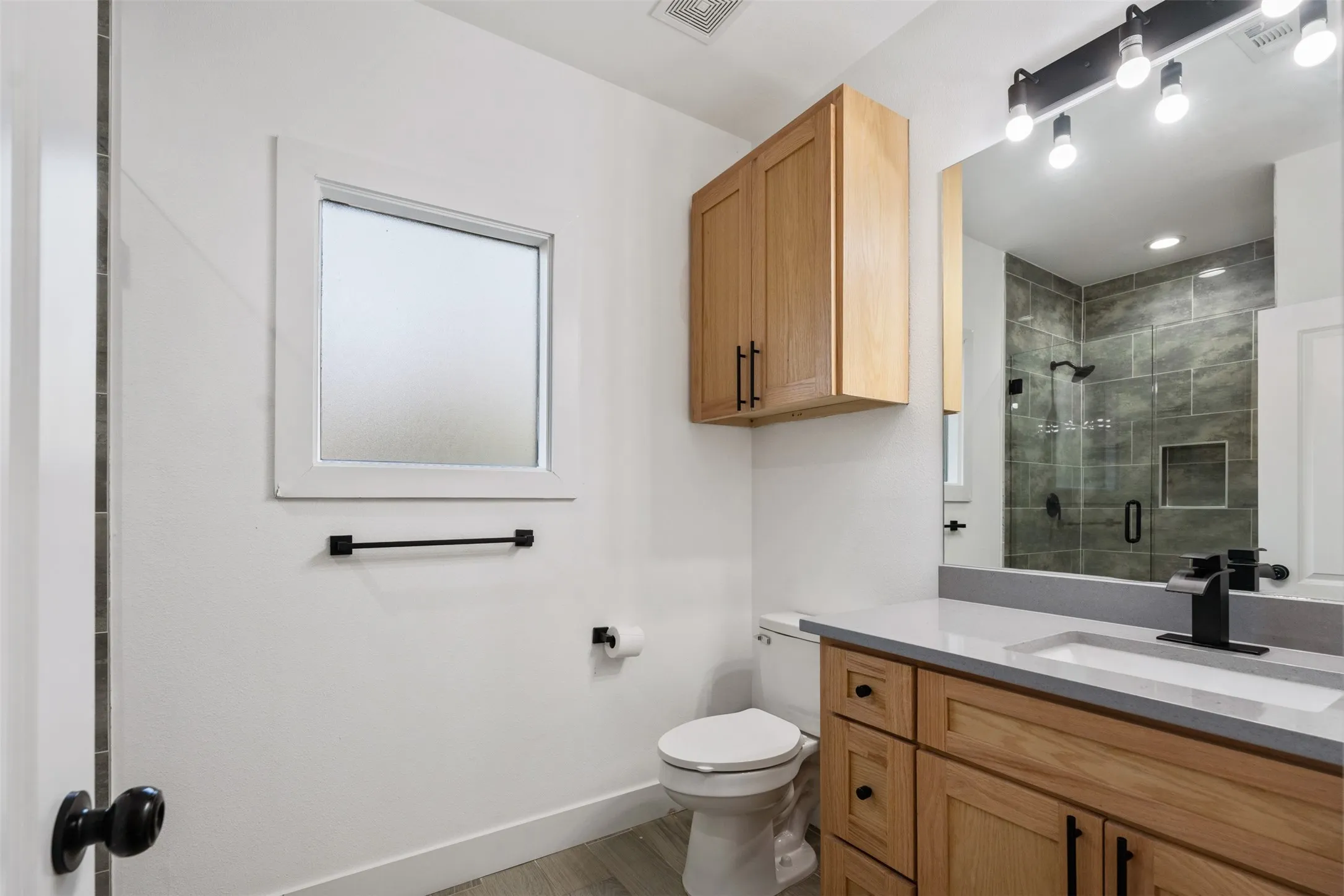 2nd bathroom