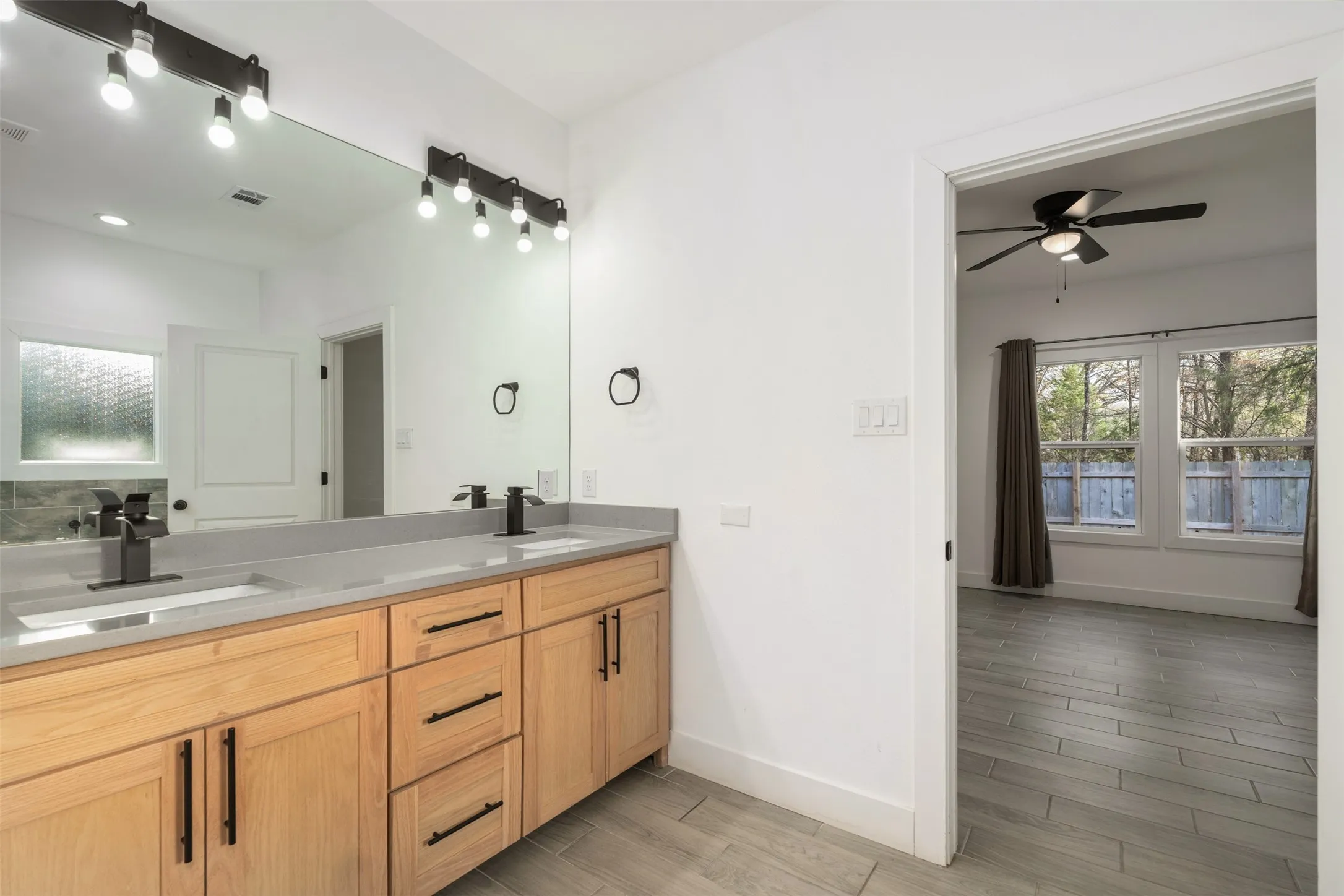 Primary bath with dual sinks