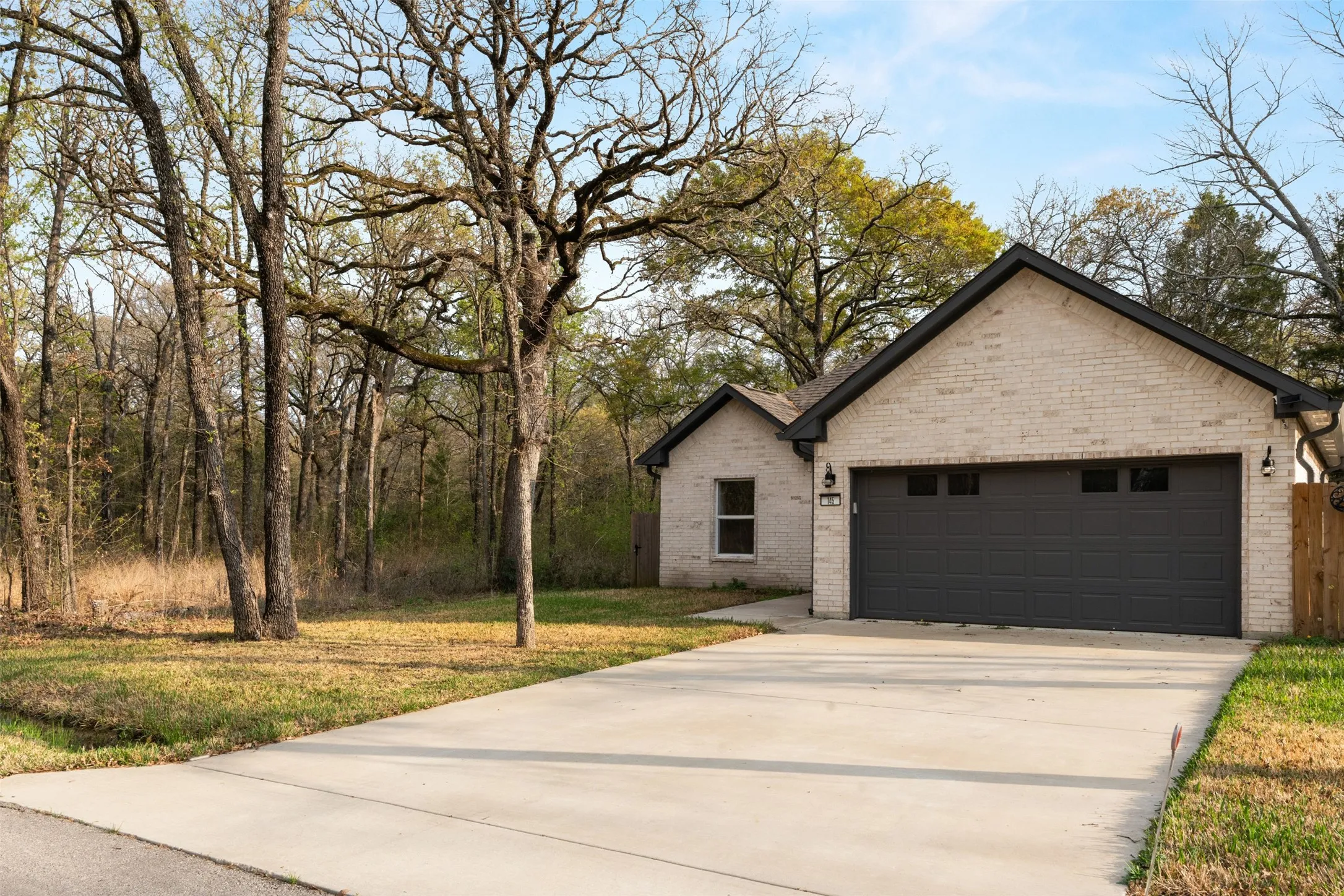 Single Family Residence For Sale in Henderson County , 145 Barcelona Street, Payne Springs, Texas 75156, 3 Bedroom, 2 Bathroom, 2 Garage spaces, 1,644 Sqft, built in 2023, Preowned, mls#21203243, Real Estate Agent in Payne Springs, Homes For Sale in Henderson county, Homes For Sale in Payne Springs, Realtor in Payne Springs Texas, Real Estate Brokerage Independent Realty Texas, Luminita Cordes Realtor