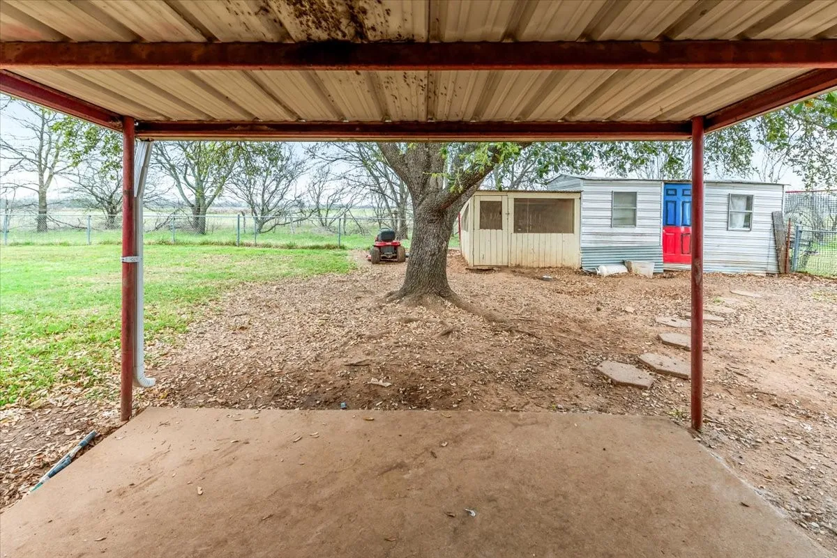 Single Family Residence For Sale in Hill County , 600 S Colorado Street, Whitney, Texas 76692, 3 Bedroom, 2 Bathroom, Garage spaces, 1,638 Sqft, built in 1980, mls#21204789, Real Estate Agent in Whitney, Homes For Sale in Hill county, Homes For Sale in Whitney, Realtor in Whitney Texas, Real Estate Brokerage Independent Realty Texas, Luminita Cordes Realtor