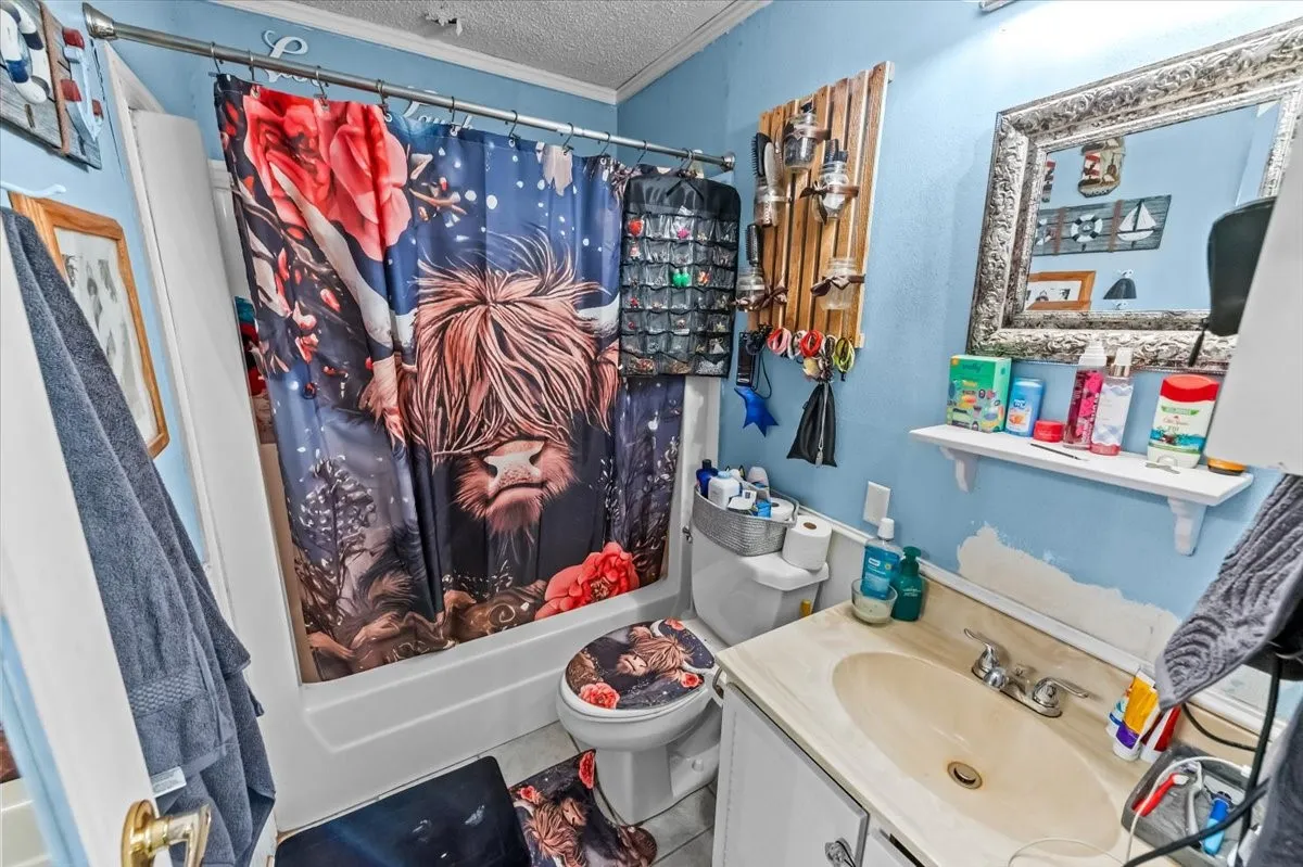 Single Family Residence For Sale in Hill County , 600 S Colorado Street, Whitney, Texas 76692, 3 Bedroom, 2 Bathroom, Garage spaces, 1,638 Sqft, built in 1980, mls#21204789, Real Estate Agent in Whitney, Homes For Sale in Hill county, Homes For Sale in Whitney, Realtor in Whitney Texas, Real Estate Brokerage Independent Realty Texas, Luminita Cordes Realtor