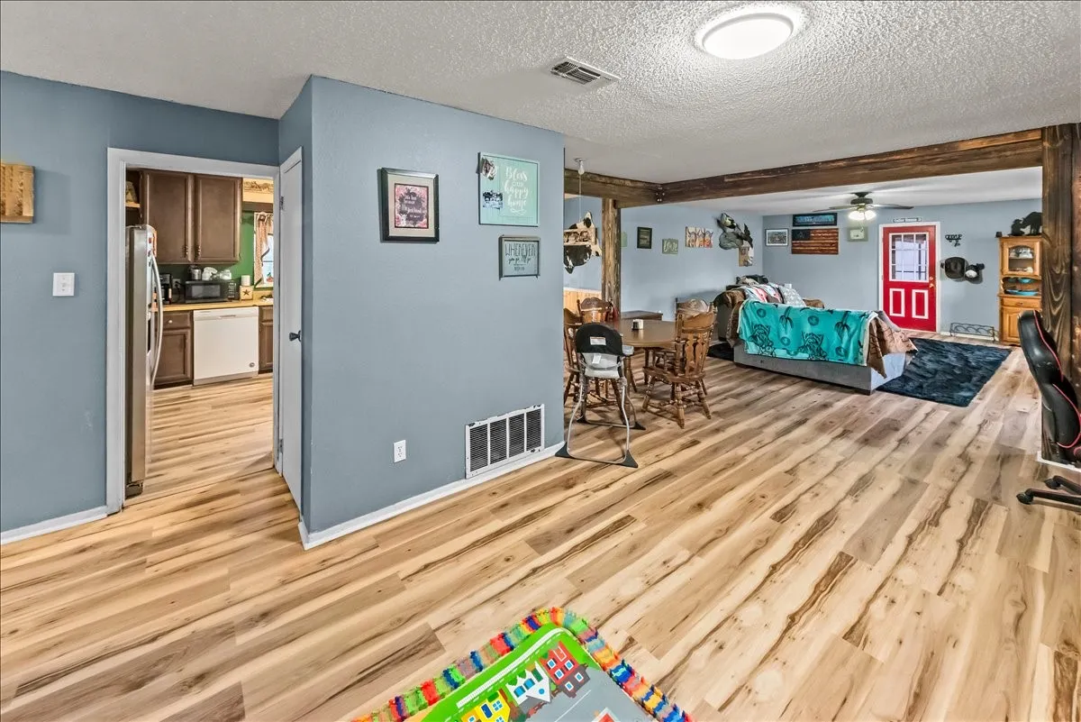 Single Family Residence For Sale in Hill County , 600 S Colorado Street, Whitney, Texas 76692, 3 Bedroom, 2 Bathroom, Garage spaces, 1,638 Sqft, built in 1980, mls#21204789, Real Estate Agent in Whitney, Homes For Sale in Hill county, Homes For Sale in Whitney, Realtor in Whitney Texas, Real Estate Brokerage Independent Realty Texas, Luminita Cordes Realtor