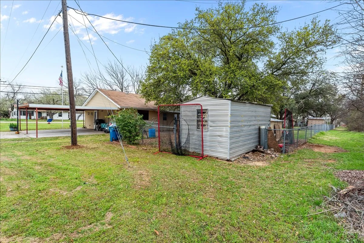Single Family Residence For Sale in Hill County , 600 S Colorado Street, Whitney, Texas 76692, 3 Bedroom, 2 Bathroom, Garage spaces, 1,638 Sqft, built in 1980, mls#21204789, Real Estate Agent in Whitney, Homes For Sale in Hill county, Homes For Sale in Whitney, Realtor in Whitney Texas, Real Estate Brokerage Independent Realty Texas, Luminita Cordes Realtor