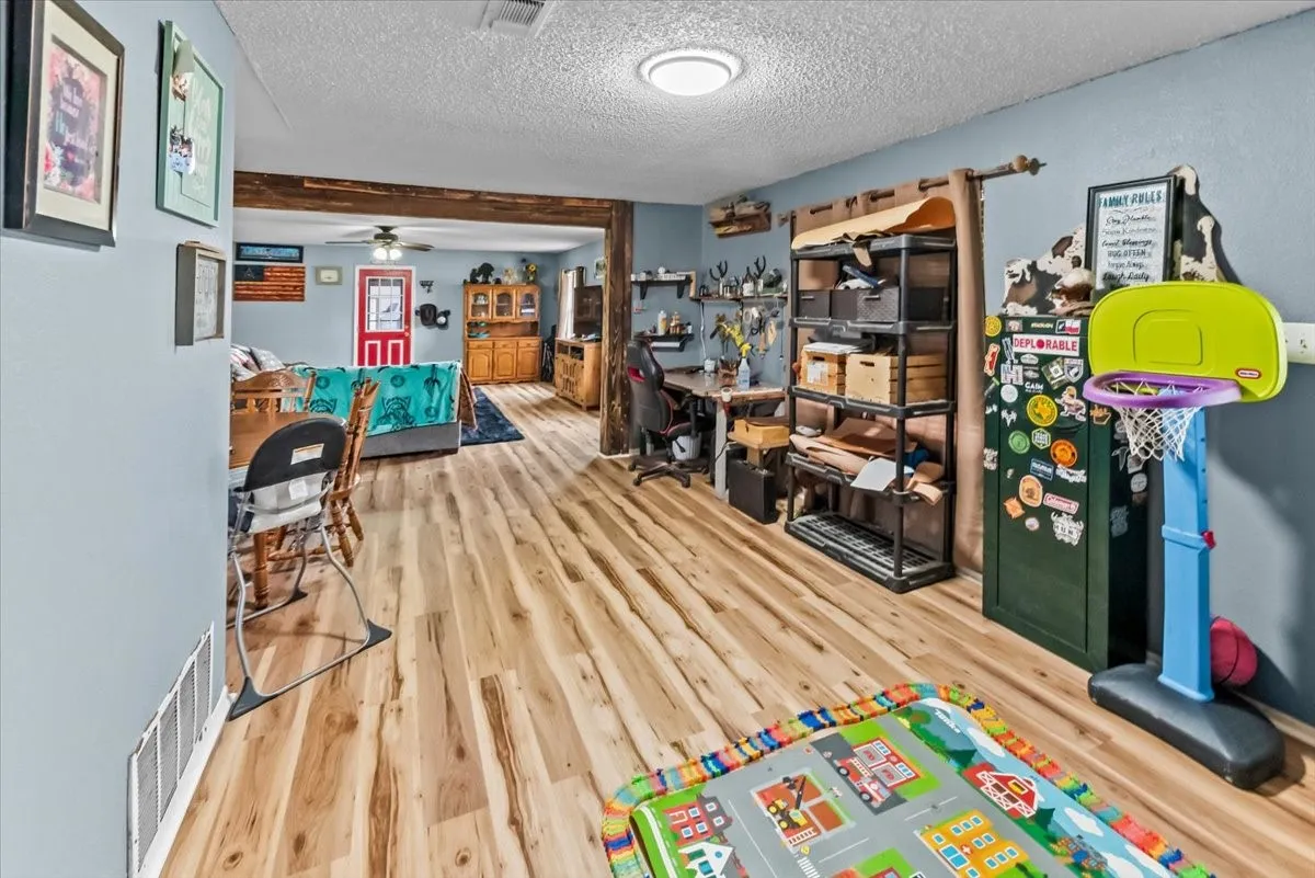 Single Family Residence For Sale in Hill County , 600 S Colorado Street, Whitney, Texas 76692, 3 Bedroom, 2 Bathroom, Garage spaces, 1,638 Sqft, built in 1980, mls#21204789, Real Estate Agent in Whitney, Homes For Sale in Hill county, Homes For Sale in Whitney, Realtor in Whitney Texas, Real Estate Brokerage Independent Realty Texas, Luminita Cordes Realtor