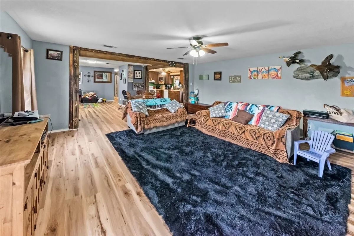Single Family Residence For Sale in Hill County , 600 S Colorado Street, Whitney, Texas 76692, 3 Bedroom, 2 Bathroom, Garage spaces, 1,638 Sqft, built in 1980, mls#21204789, Real Estate Agent in Whitney, Homes For Sale in Hill county, Homes For Sale in Whitney, Realtor in Whitney Texas, Real Estate Brokerage Independent Realty Texas, Luminita Cordes Realtor