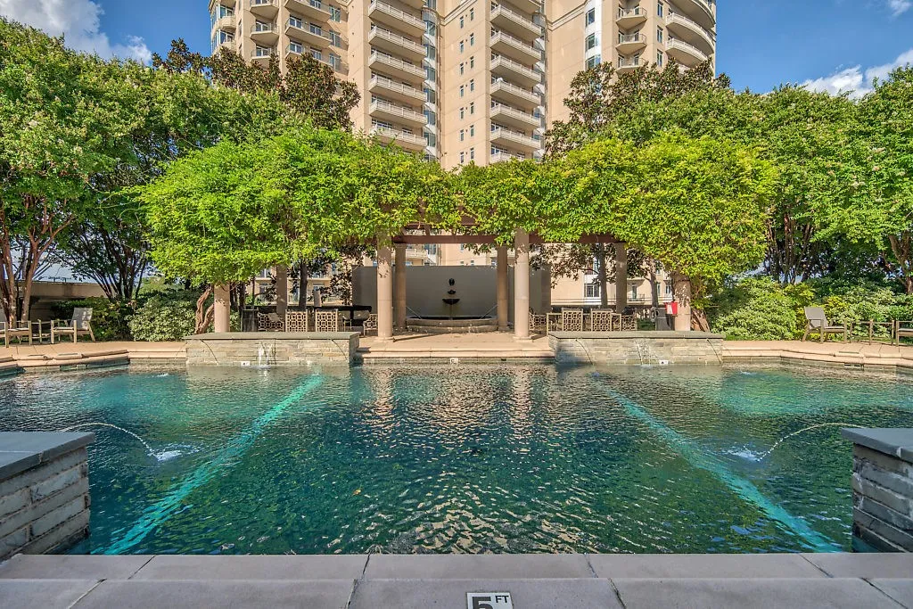 Condominium For Sale in Dallas County , 3401 Lee Parkway 102, Dallas, Texas 75219, 2 Bedroom, 2 Bathroom, 2 Garage spaces, 1,651 Sqft, built in 1998, Preowned, mls#21204305, Real Estate Agent in Dallas, Homes For Sale in Dallas county, Homes For Sale in Dallas, Realtor in Dallas Texas, Real Estate Brokerage Independent Realty Texas, Luminita Cordes Realtor
