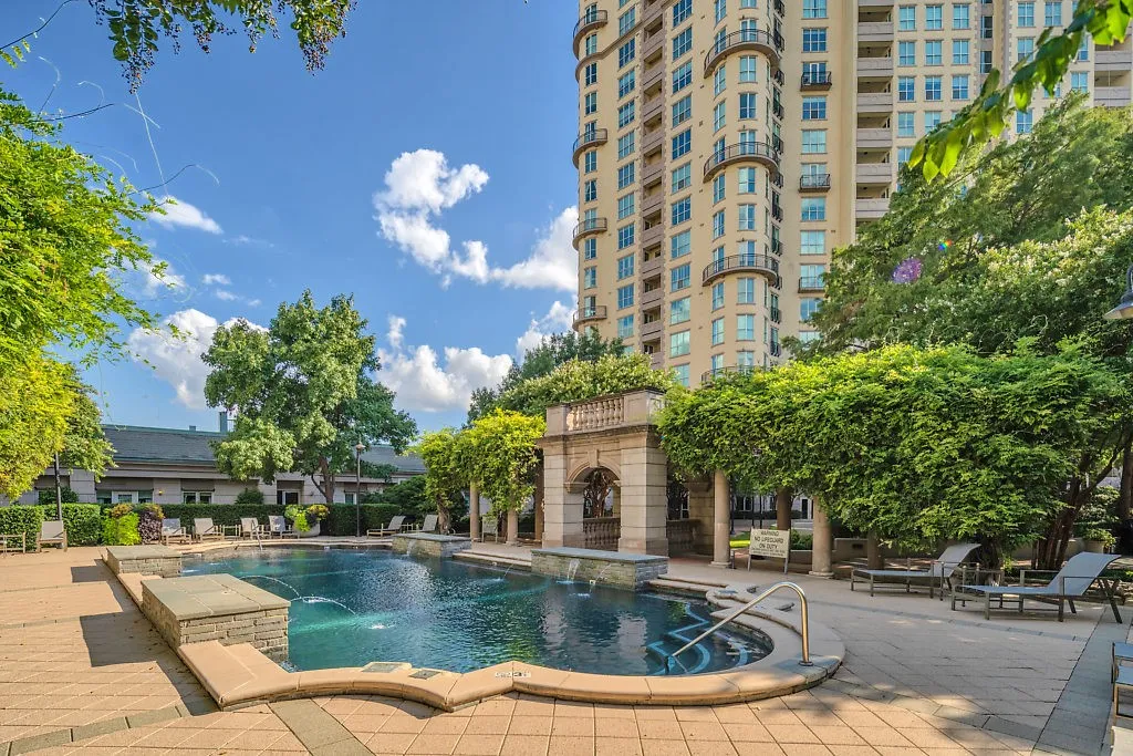 Condominium For Sale in Dallas County , 3401 Lee Parkway 102, Dallas, Texas 75219, 2 Bedroom, 2 Bathroom, 2 Garage spaces, 1,651 Sqft, built in 1998, Preowned, mls#21204305, Real Estate Agent in Dallas, Homes For Sale in Dallas county, Homes For Sale in Dallas, Realtor in Dallas Texas, Real Estate Brokerage Independent Realty Texas, Luminita Cordes Realtor