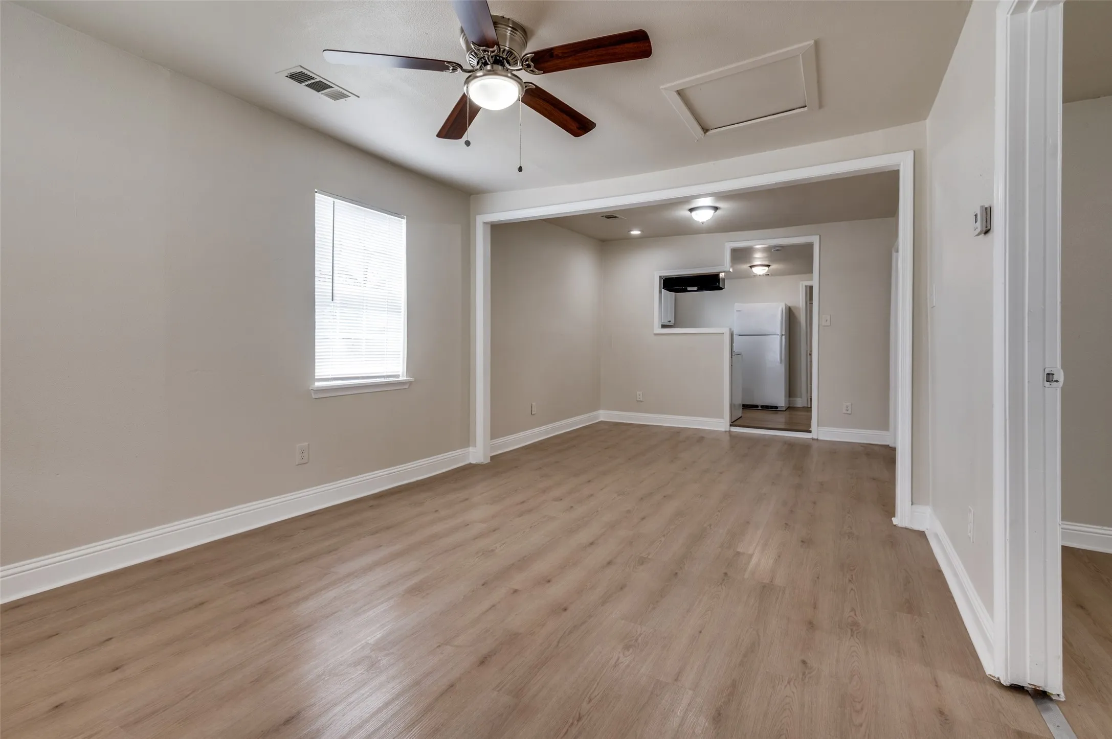 Single Family Residence For Sale in Dallas County , 2415 Bethurum Avenue, Dallas, Texas 75215, 3 Bedroom, 2 Bathroom, Garage spaces, 1,000 Sqft, built in 1921, Preowned, mls#21197717, Real Estate Agent in Dallas, Homes For Sale in Dallas county, Homes For Sale in Dallas, Realtor in Dallas Texas, Real Estate Brokerage Independent Realty Texas, Luminita Cordes Realtor