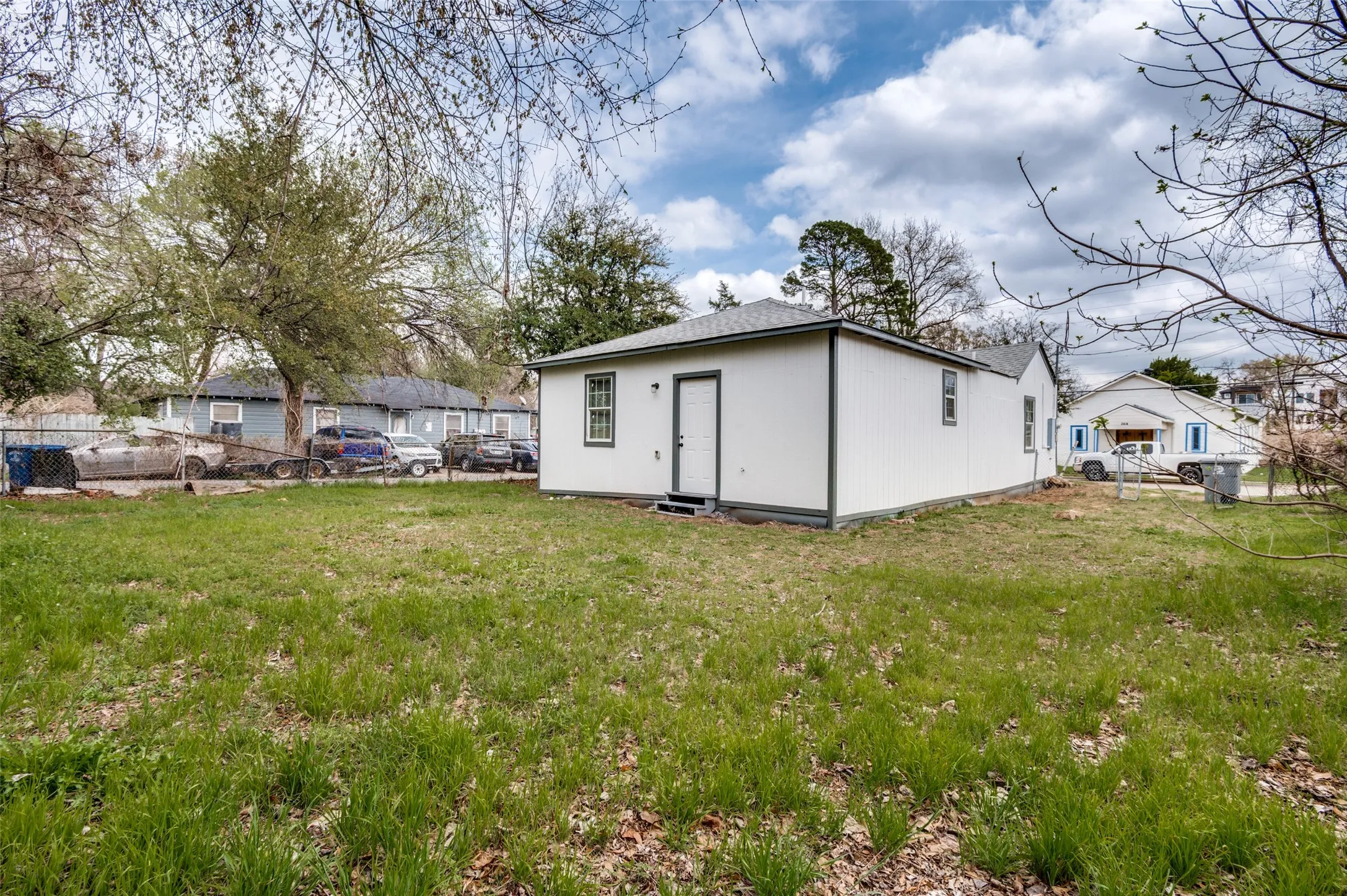 Single Family Residence For Sale in Dallas County , 2415 Bethurum Avenue, Dallas, Texas 75215, 3 Bedroom, 2 Bathroom, Garage spaces, 1,000 Sqft, built in 1921, Preowned, mls#21197717, Real Estate Agent in Dallas, Homes For Sale in Dallas county, Homes For Sale in Dallas, Realtor in Dallas Texas, Real Estate Brokerage Independent Realty Texas, Luminita Cordes Realtor