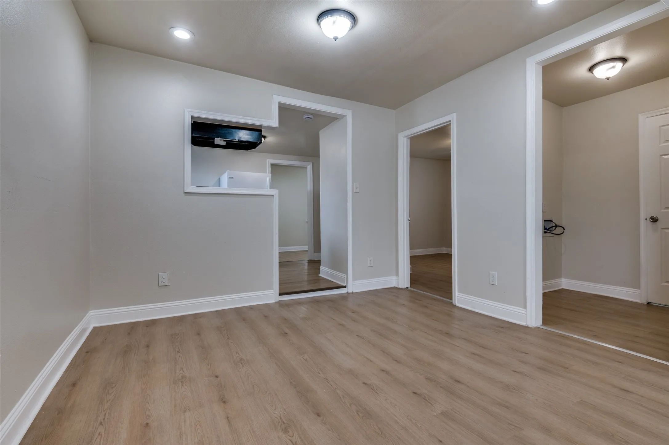 Single Family Residence For Sale in Dallas County , 2415 Bethurum Avenue, Dallas, Texas 75215, 3 Bedroom, 2 Bathroom, Garage spaces, 1,000 Sqft, built in 1921, Preowned, mls#21197717, Real Estate Agent in Dallas, Homes For Sale in Dallas county, Homes For Sale in Dallas, Realtor in Dallas Texas, Real Estate Brokerage Independent Realty Texas, Luminita Cordes Realtor