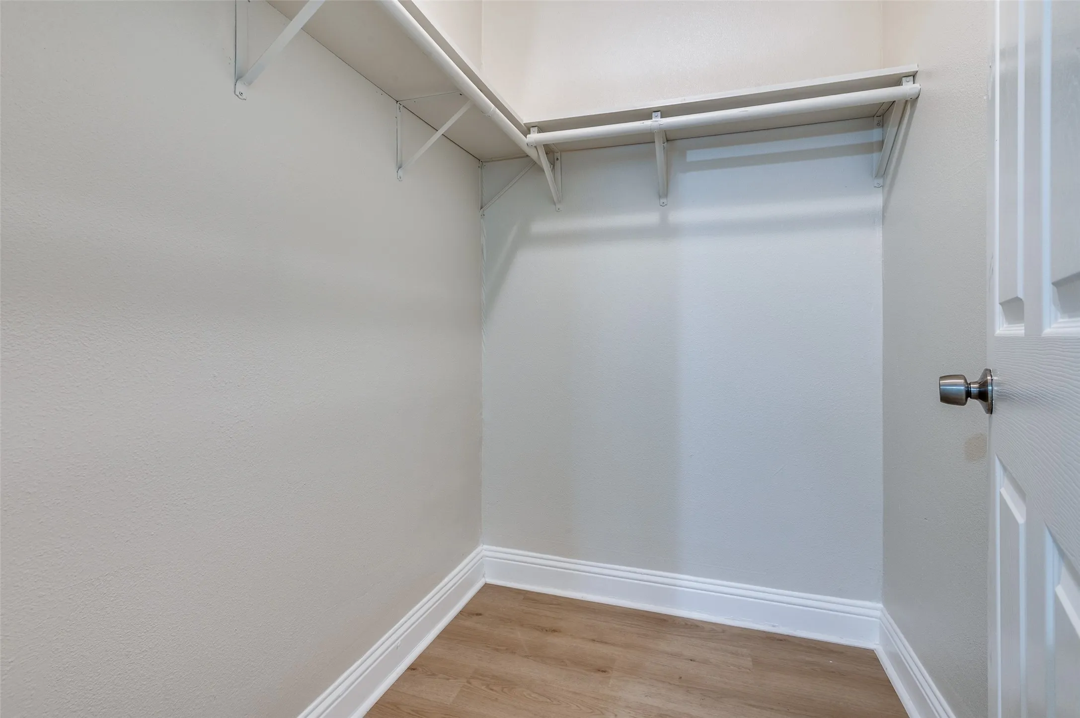 Single Family Residence For Sale in Dallas County , 2415 Bethurum Avenue, Dallas, Texas 75215, 3 Bedroom, 2 Bathroom, Garage spaces, 1,000 Sqft, built in 1921, Preowned, mls#21197717, Real Estate Agent in Dallas, Homes For Sale in Dallas county, Homes For Sale in Dallas, Realtor in Dallas Texas, Real Estate Brokerage Independent Realty Texas, Luminita Cordes Realtor