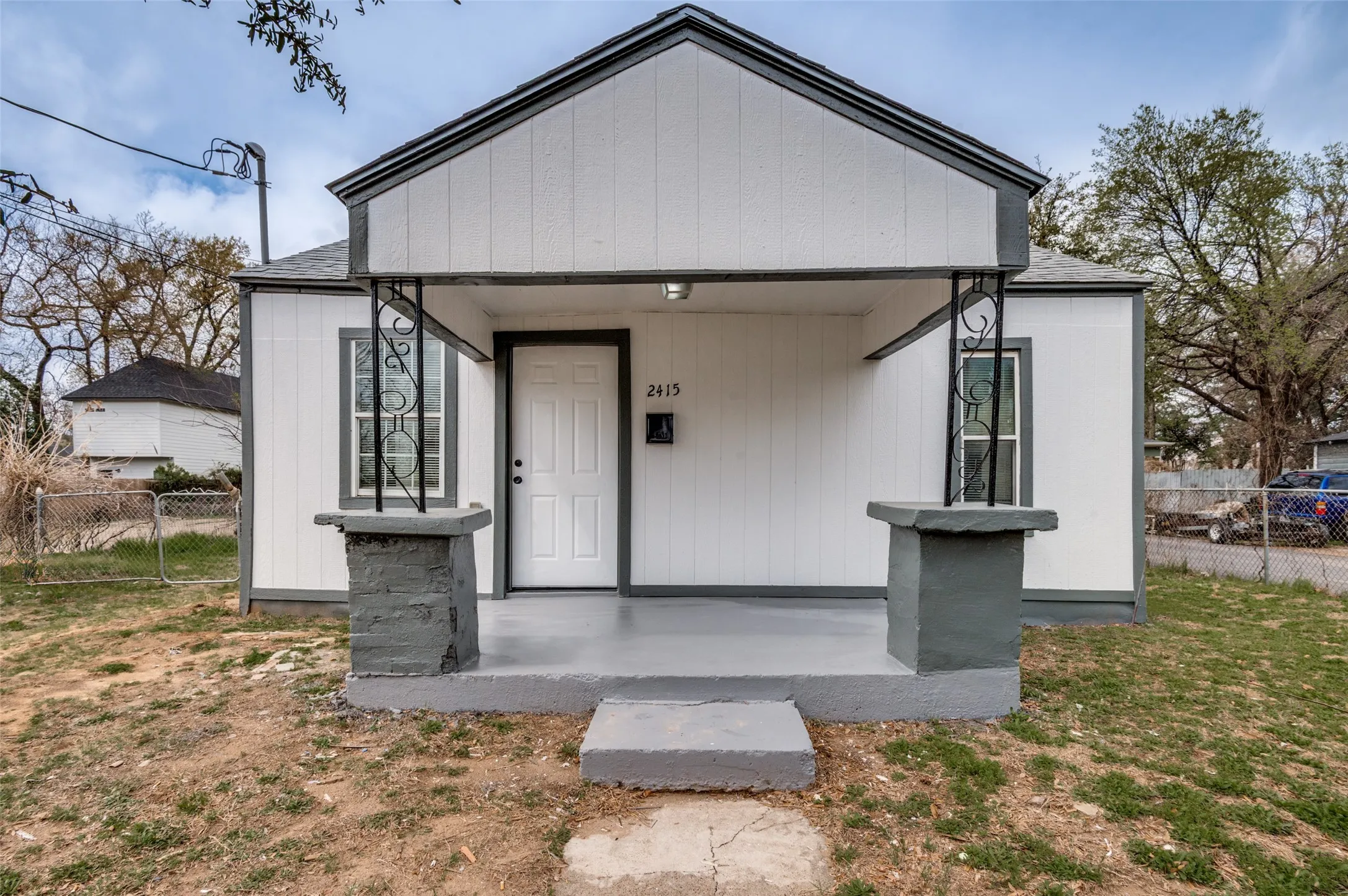 Single Family Residence For Sale in Dallas County , 2415 Bethurum Avenue, Dallas, Texas 75215, 3 Bedroom, 2 Bathroom, Garage spaces, 1,000 Sqft, built in 1921, Preowned, mls#21197717, Real Estate Agent in Dallas, Homes For Sale in Dallas county, Homes For Sale in Dallas, Realtor in Dallas Texas, Real Estate Brokerage Independent Realty Texas, Luminita Cordes Realtor