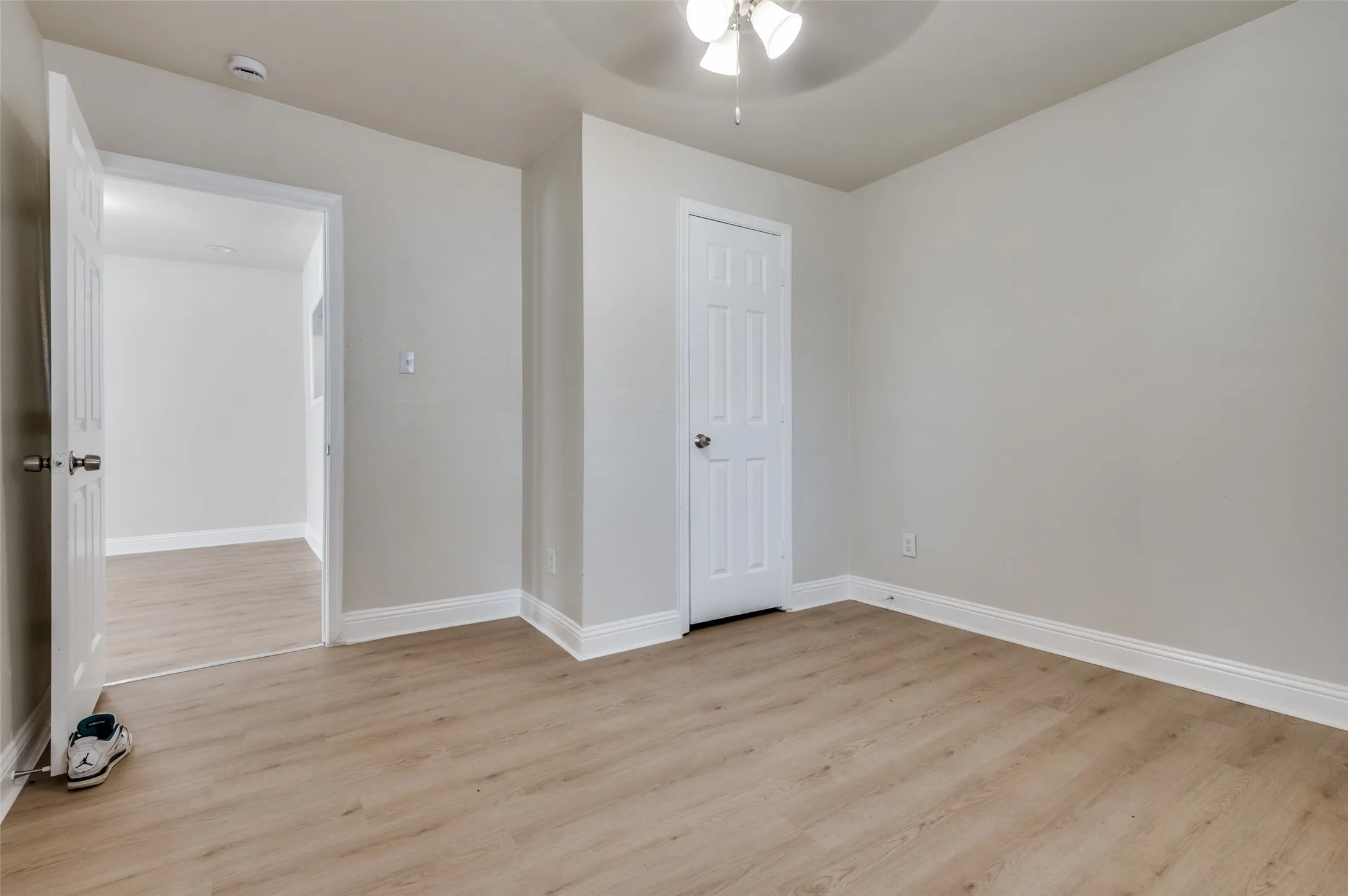 Single Family Residence For Sale in Dallas County , 2415 Bethurum Avenue, Dallas, Texas 75215, 3 Bedroom, 2 Bathroom, Garage spaces, 1,000 Sqft, built in 1921, Preowned, mls#21197717, Real Estate Agent in Dallas, Homes For Sale in Dallas county, Homes For Sale in Dallas, Realtor in Dallas Texas, Real Estate Brokerage Independent Realty Texas, Luminita Cordes Realtor
