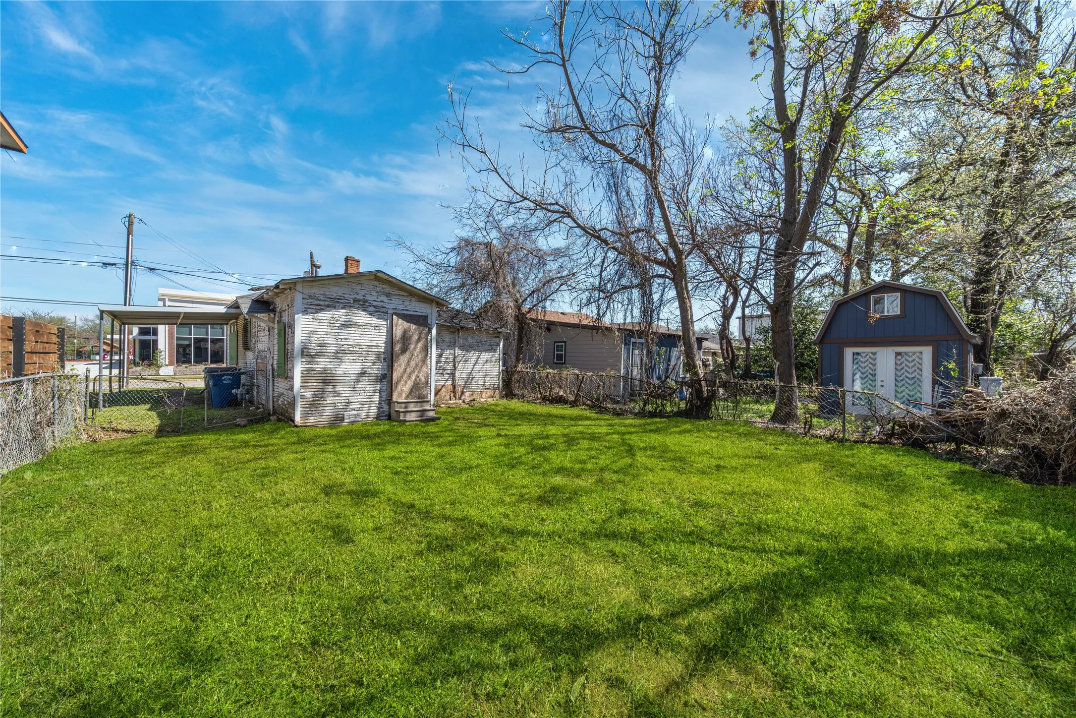 Single Family Residence For Sale in Dallas County , 3817 Latimer Street, Dallas, Texas 75215, 2 Bedroom, 1 Bathroom, Garage spaces, 800 Sqft, built in 1926, Preowned, mls#21199738, Real Estate Agent in Dallas, Homes For Sale in Dallas county, Homes For Sale in Dallas, Realtor in Dallas Texas, Real Estate Brokerage Independent Realty Texas, Luminita Cordes Realtor