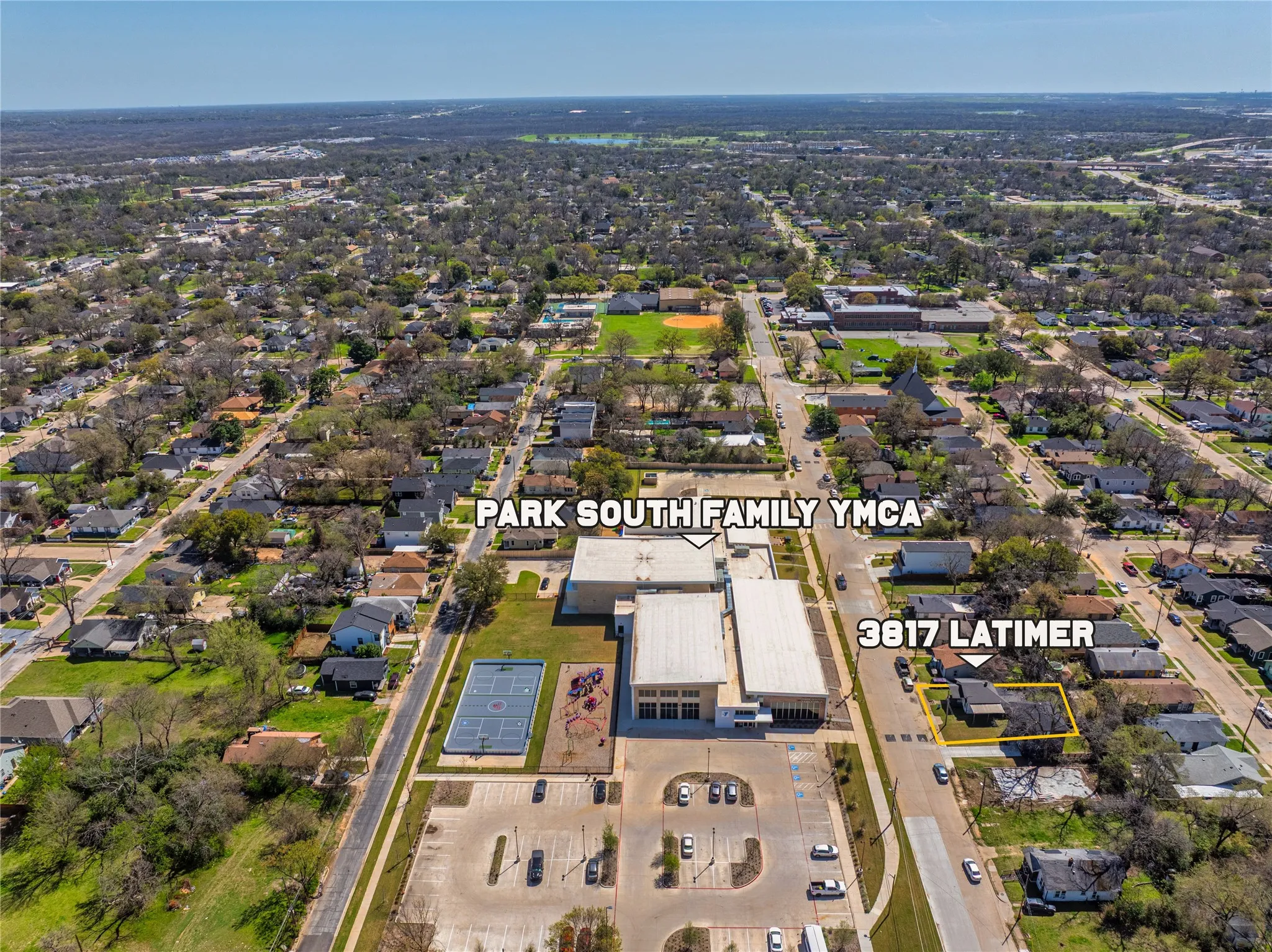 Single Family Residence For Sale in Dallas County , 3817 Latimer Street, Dallas, Texas 75215, 2 Bedroom, 1 Bathroom, Garage spaces, 800 Sqft, built in 1926, Preowned, mls#21199738, Real Estate Agent in Dallas, Homes For Sale in Dallas county, Homes For Sale in Dallas, Realtor in Dallas Texas, Real Estate Brokerage Independent Realty Texas, Luminita Cordes Realtor