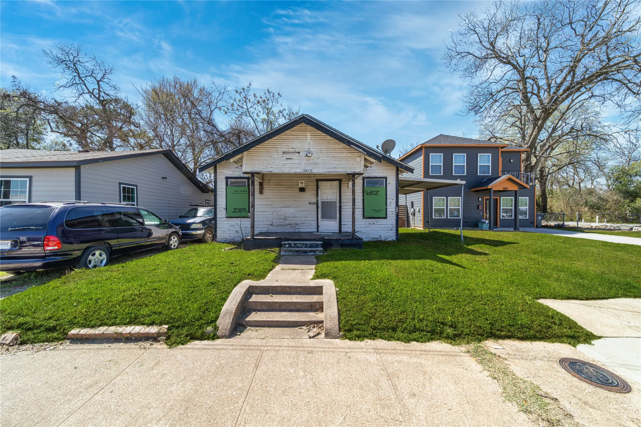 Single Family Residence For Sale in Dallas County , 3817 Latimer Street, Dallas, Texas 75215, 2 Bedroom, 1 Bathroom, Garage spaces, 800 Sqft, built in 1926, Preowned, mls#21199738, Real Estate Agent in Dallas, Homes For Sale in Dallas county, Homes For Sale in Dallas, Realtor in Dallas Texas, Real Estate Brokerage Independent Realty Texas, Luminita Cordes Realtor