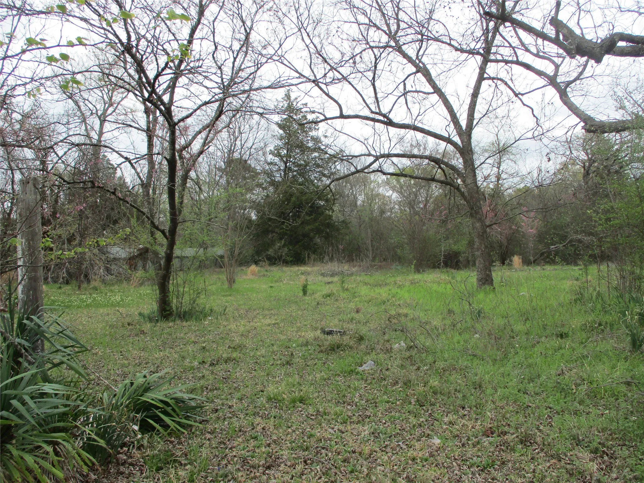 Single Family Residence For Sale in Rains County , 522 E QUITMAN Street, Emory, Texas 75440, 3 Bedroom, 1 Bathroom, Garage spaces, 1,456 Sqft, built in 1949, Preowned, mls#21204993, Real Estate Agent in Emory, Homes For Sale in Rains county, Homes For Sale in Emory, Realtor in Emory Texas, Real Estate Brokerage Independent Realty Texas, Luminita Cordes Realtor