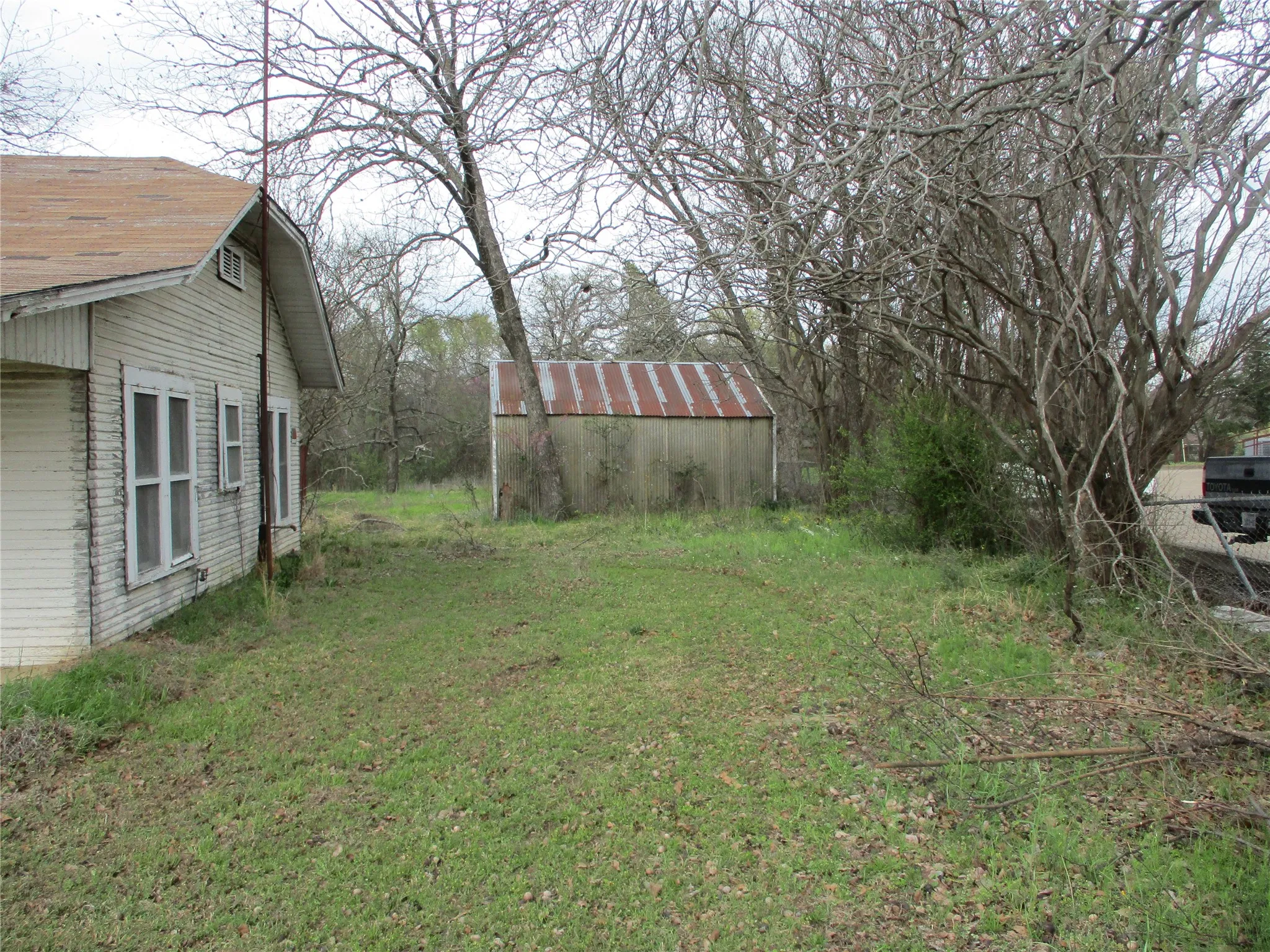 Single Family Residence For Sale in Rains County , 522 E QUITMAN Street, Emory, Texas 75440, 3 Bedroom, 1 Bathroom, Garage spaces, 1,456 Sqft, built in 1949, Preowned, mls#21204993, Real Estate Agent in Emory, Homes For Sale in Rains county, Homes For Sale in Emory, Realtor in Emory Texas, Real Estate Brokerage Independent Realty Texas, Luminita Cordes Realtor