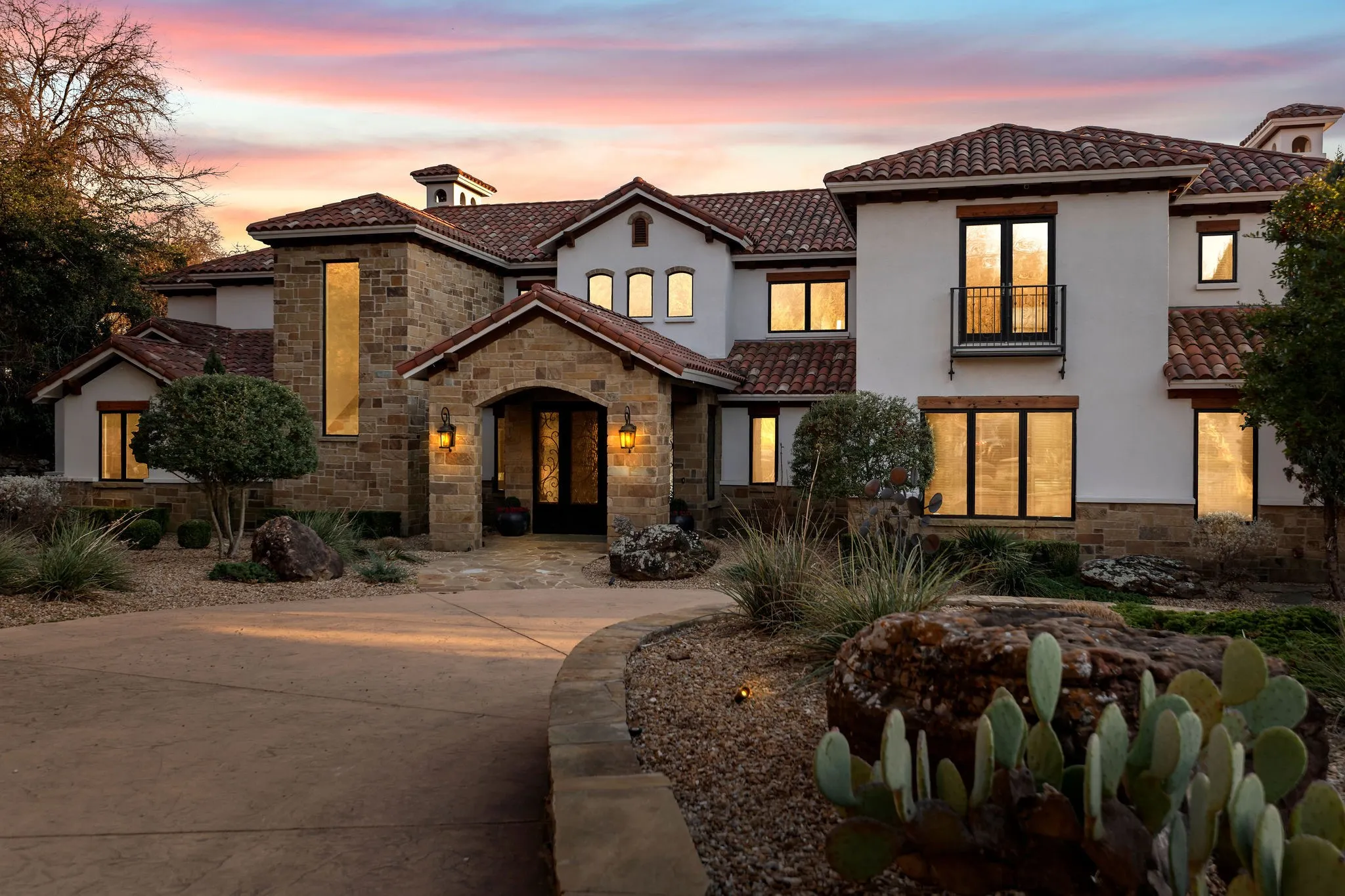 This twilight view of the primary residence speaks for itself!