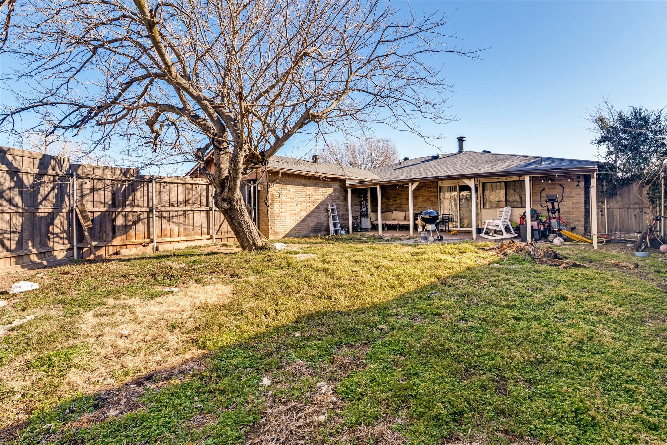 Single Family Residence For Sale in Dallas County , 5610 Magnolia Lane, Rowlett, Texas 75089, 4 Bedroom, 2 Bathroom, 2 Garage spaces, 1,760 Sqft, built in 1976, Preowned, mls#21158316, Real Estate Agent in Rowlett, Homes For Sale in Dallas county, Homes For Sale in Rowlett, Realtor in Rowlett Texas, Real Estate Brokerage Independent Realty Texas, Luminita Cordes Realtor