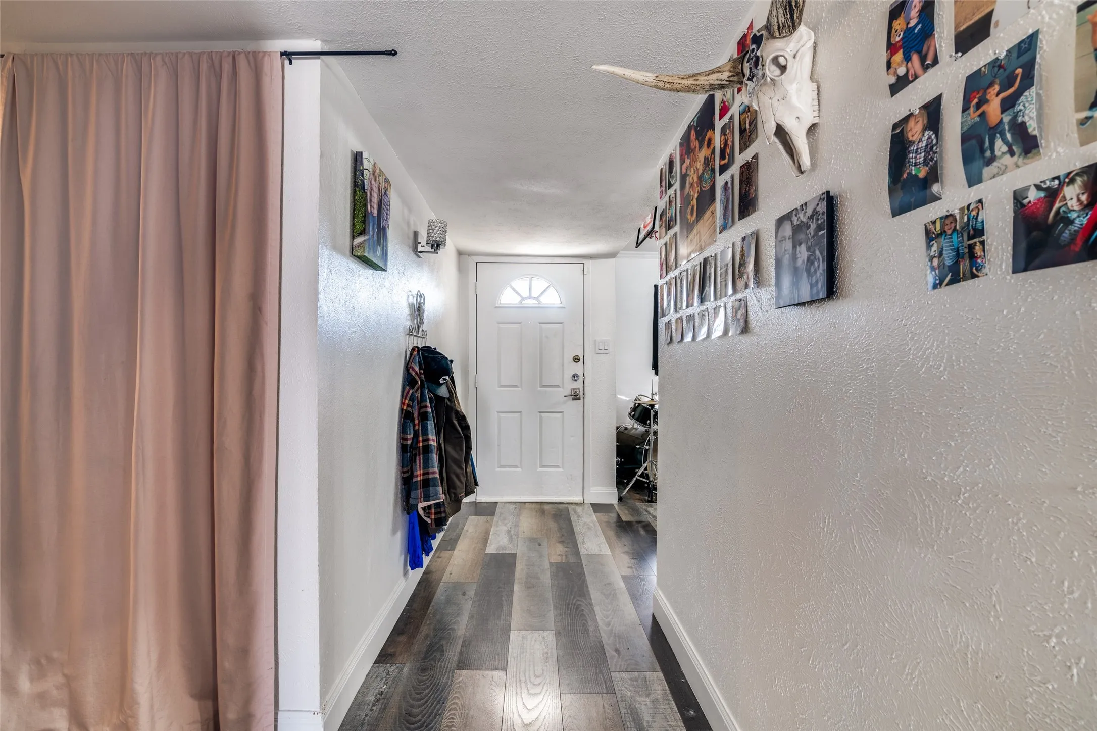 Single Family Residence For Sale in Dallas County , 5610 Magnolia Lane, Rowlett, Texas 75089, 4 Bedroom, 2 Bathroom, 2 Garage spaces, 1,760 Sqft, built in 1976, Preowned, mls#21158316, Real Estate Agent in Rowlett, Homes For Sale in Dallas county, Homes For Sale in Rowlett, Realtor in Rowlett Texas, Real Estate Brokerage Independent Realty Texas, Luminita Cordes Realtor