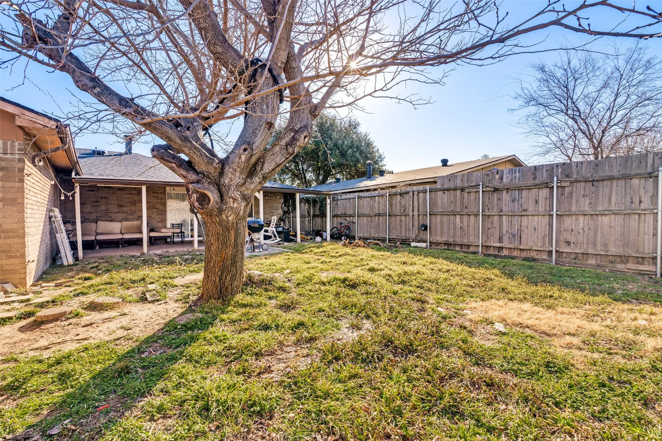 Single Family Residence For Sale in Dallas County , 5610 Magnolia Lane, Rowlett, Texas 75089, 4 Bedroom, 2 Bathroom, 2 Garage spaces, 1,760 Sqft, built in 1976, Preowned, mls#21158316, Real Estate Agent in Rowlett, Homes For Sale in Dallas county, Homes For Sale in Rowlett, Realtor in Rowlett Texas, Real Estate Brokerage Independent Realty Texas, Luminita Cordes Realtor