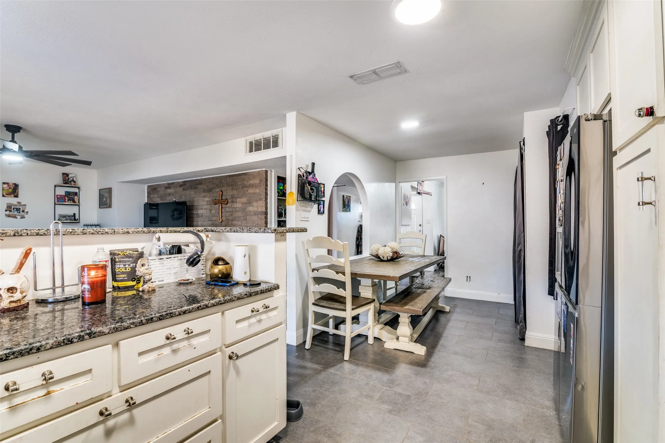 Single Family Residence For Sale in Dallas County , 5610 Magnolia Lane, Rowlett, Texas 75089, 4 Bedroom, 2 Bathroom, 2 Garage spaces, 1,760 Sqft, built in 1976, Preowned, mls#21158316, Real Estate Agent in Rowlett, Homes For Sale in Dallas county, Homes For Sale in Rowlett, Realtor in Rowlett Texas, Real Estate Brokerage Independent Realty Texas, Luminita Cordes Realtor