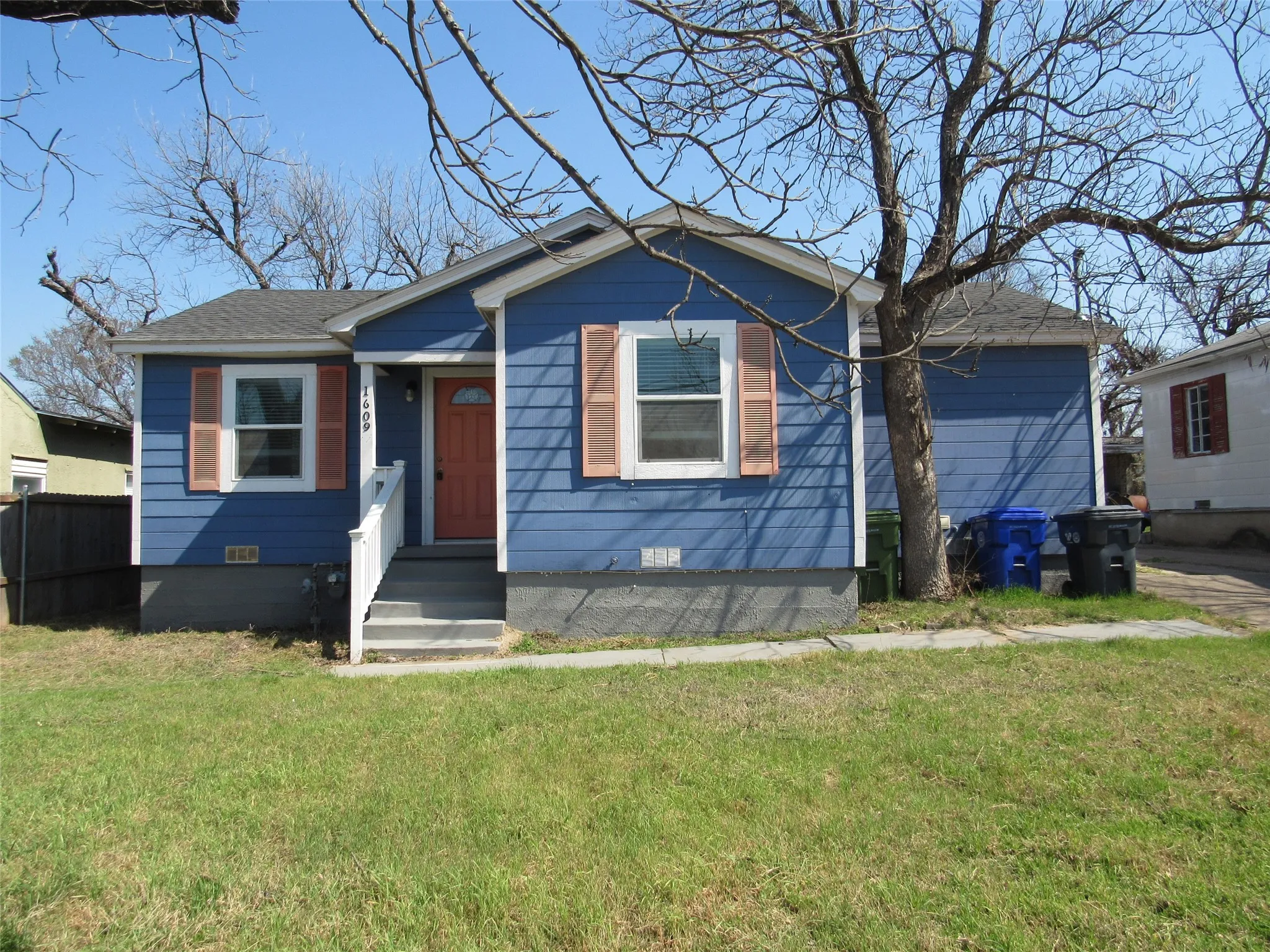 Single Family Residence For Sale in Mc Lennan County , 1609 N 18th Street, Waco, Texas 76707, 2 Bedroom, 2 Bathroom, 1 Garage spaces, 1,004 Sqft, built in 1944, mls#21203706, Real Estate Agent in Waco, Homes For Sale in Mc Lennan county, Homes For Sale in Waco, Realtor in Waco Texas, Real Estate Brokerage Independent Realty Texas, Luminita Cordes Realtor