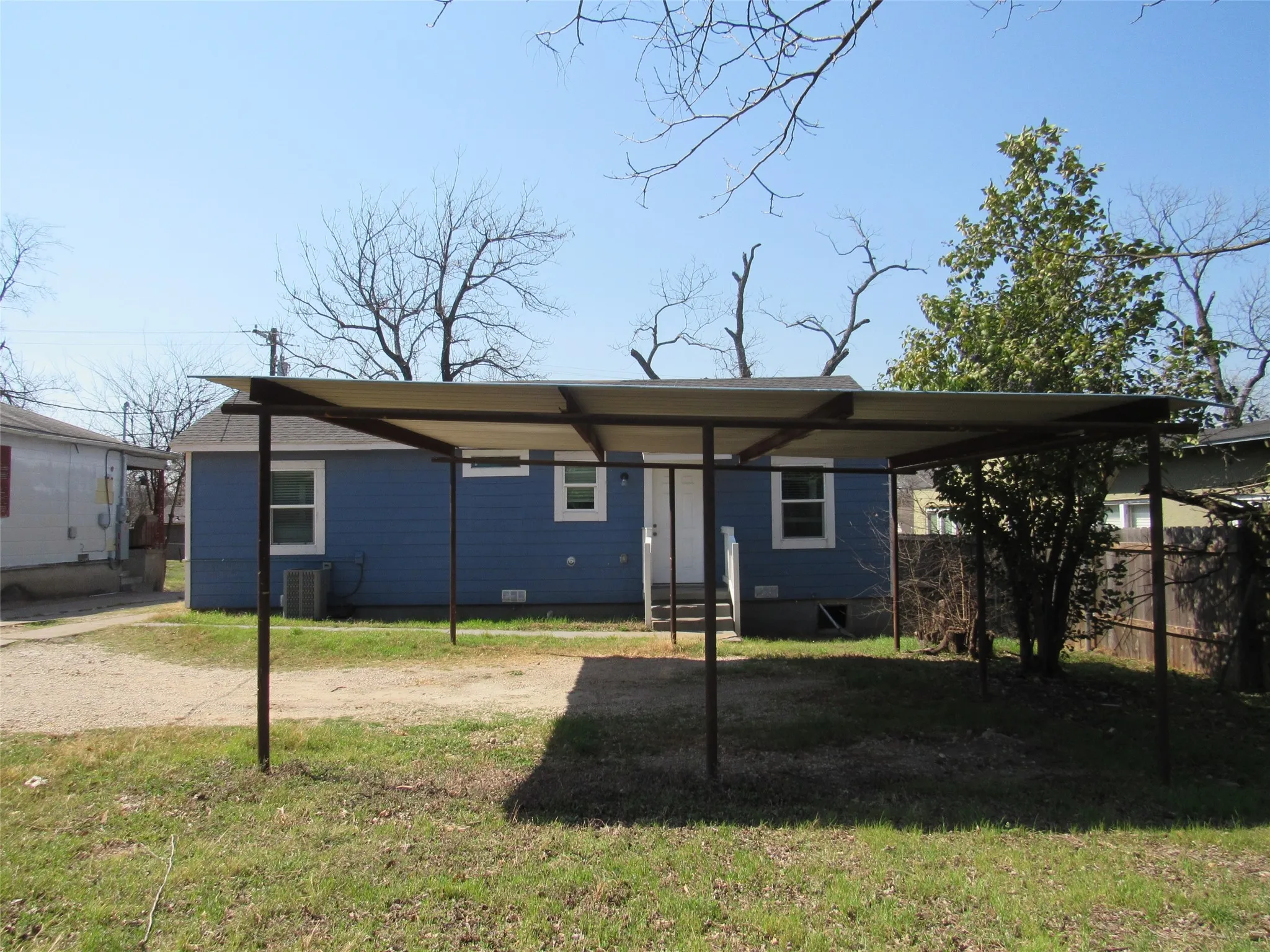 Single Family Residence For Sale in Mc Lennan County , 1609 N 18th Street, Waco, Texas 76707, 2 Bedroom, 2 Bathroom, 1 Garage spaces, 1,004 Sqft, built in 1944, mls#21203706, Real Estate Agent in Waco, Homes For Sale in Mc Lennan county, Homes For Sale in Waco, Realtor in Waco Texas, Real Estate Brokerage Independent Realty Texas, Luminita Cordes Realtor