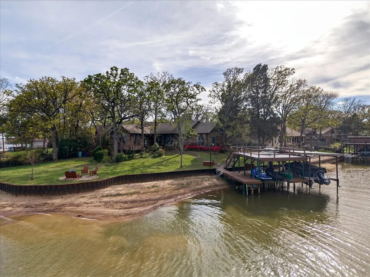 Single Family Residence For Sale in Henderson County , 125 Lark Drive, Enchanted Oaks, Texas 75156, 4 Bedroom, 3 Bathroom, 2 Garage spaces, 2,670 Sqft, built in 1984, Preowned, mls#21187394, Real Estate Agent in Enchanted Oaks, Homes For Sale in Henderson county, Homes For Sale in Enchanted Oaks, Realtor in Enchanted Oaks Texas, Real Estate Brokerage Independent Realty Texas, Luminita Cordes Realtor