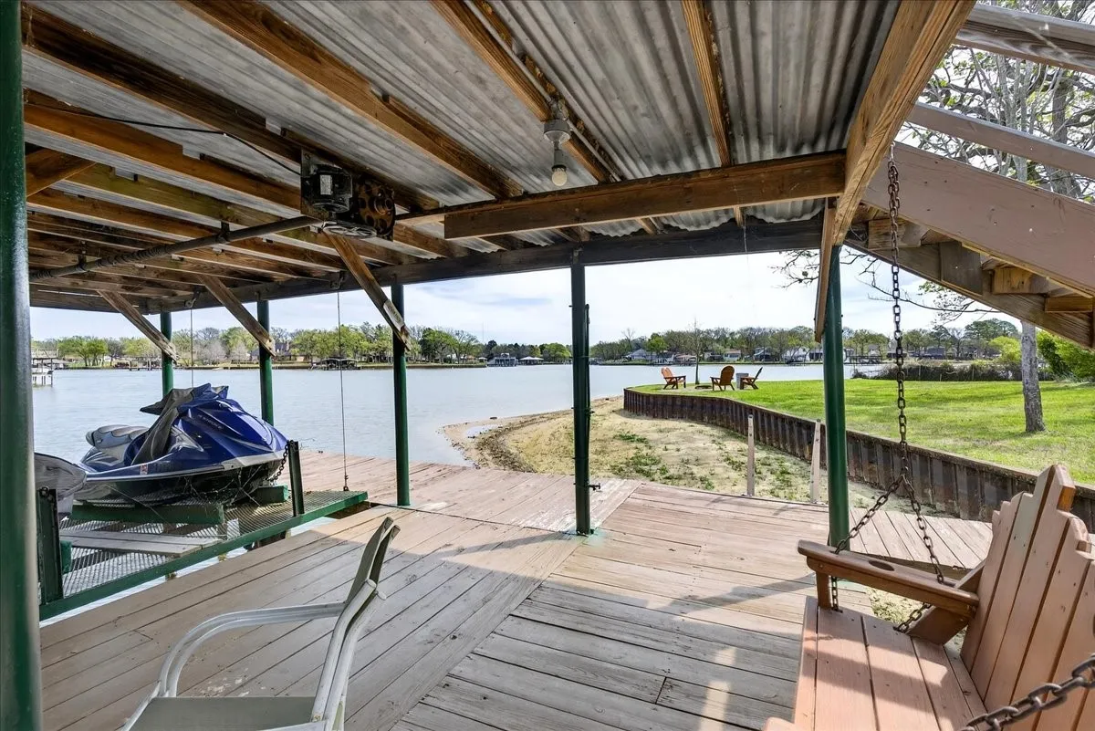 Single Family Residence For Sale in Henderson County , 125 Lark Drive, Enchanted Oaks, Texas 75156, 4 Bedroom, 3 Bathroom, 2 Garage spaces, 2,670 Sqft, built in 1984, Preowned, mls#21187394, Real Estate Agent in Enchanted Oaks, Homes For Sale in Henderson county, Homes For Sale in Enchanted Oaks, Realtor in Enchanted Oaks Texas, Real Estate Brokerage Independent Realty Texas, Luminita Cordes Realtor
