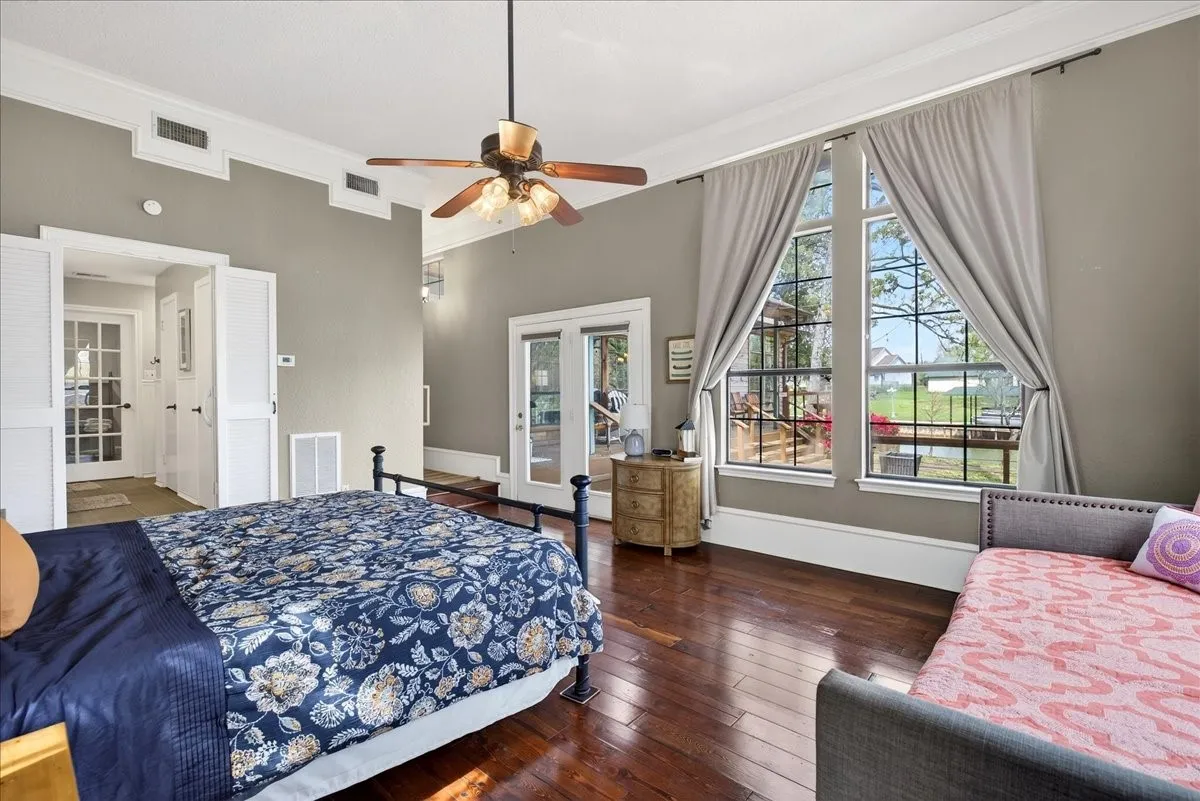Single Family Residence For Sale in Henderson County , 125 Lark Drive, Enchanted Oaks, Texas 75156, 4 Bedroom, 3 Bathroom, 2 Garage spaces, 2,670 Sqft, built in 1984, Preowned, mls#21187394, Real Estate Agent in Enchanted Oaks, Homes For Sale in Henderson county, Homes For Sale in Enchanted Oaks, Realtor in Enchanted Oaks Texas, Real Estate Brokerage Independent Realty Texas, Luminita Cordes Realtor