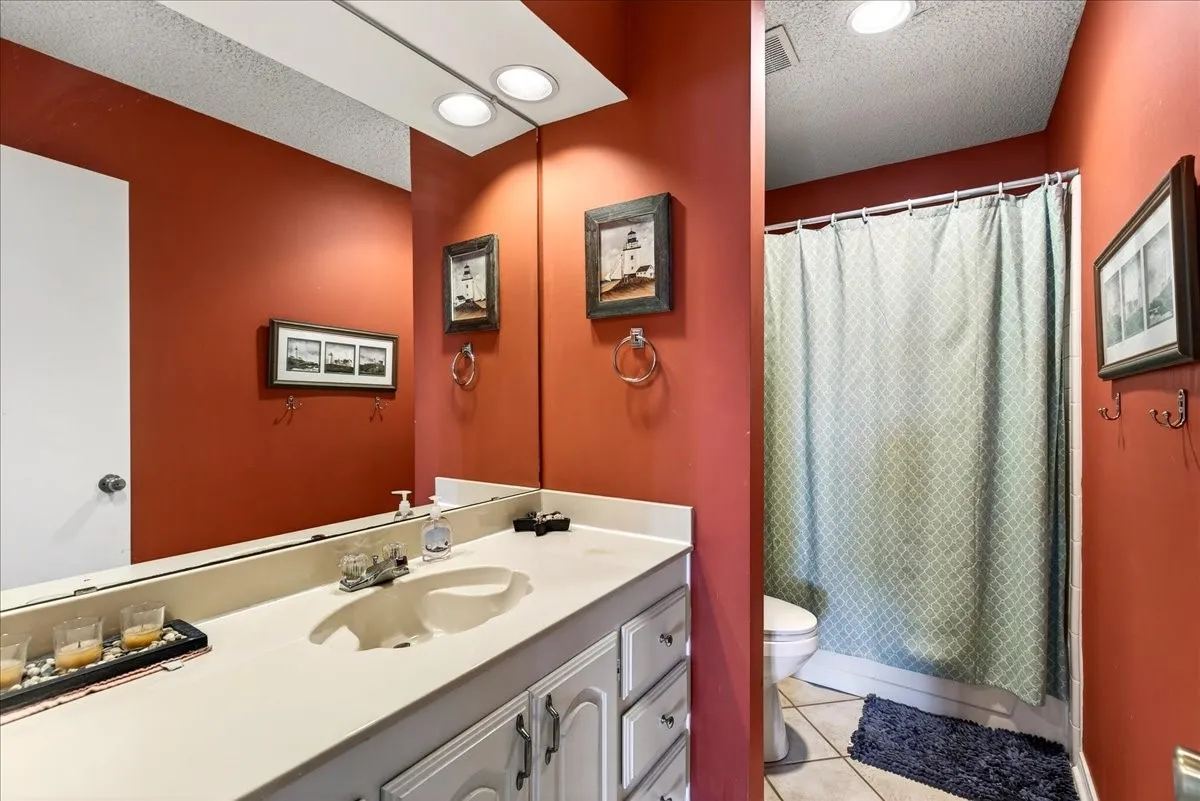 Single Family Residence For Sale in Henderson County , 125 Lark Drive, Enchanted Oaks, Texas 75156, 4 Bedroom, 3 Bathroom, 2 Garage spaces, 2,670 Sqft, built in 1984, Preowned, mls#21187394, Real Estate Agent in Enchanted Oaks, Homes For Sale in Henderson county, Homes For Sale in Enchanted Oaks, Realtor in Enchanted Oaks Texas, Real Estate Brokerage Independent Realty Texas, Luminita Cordes Realtor