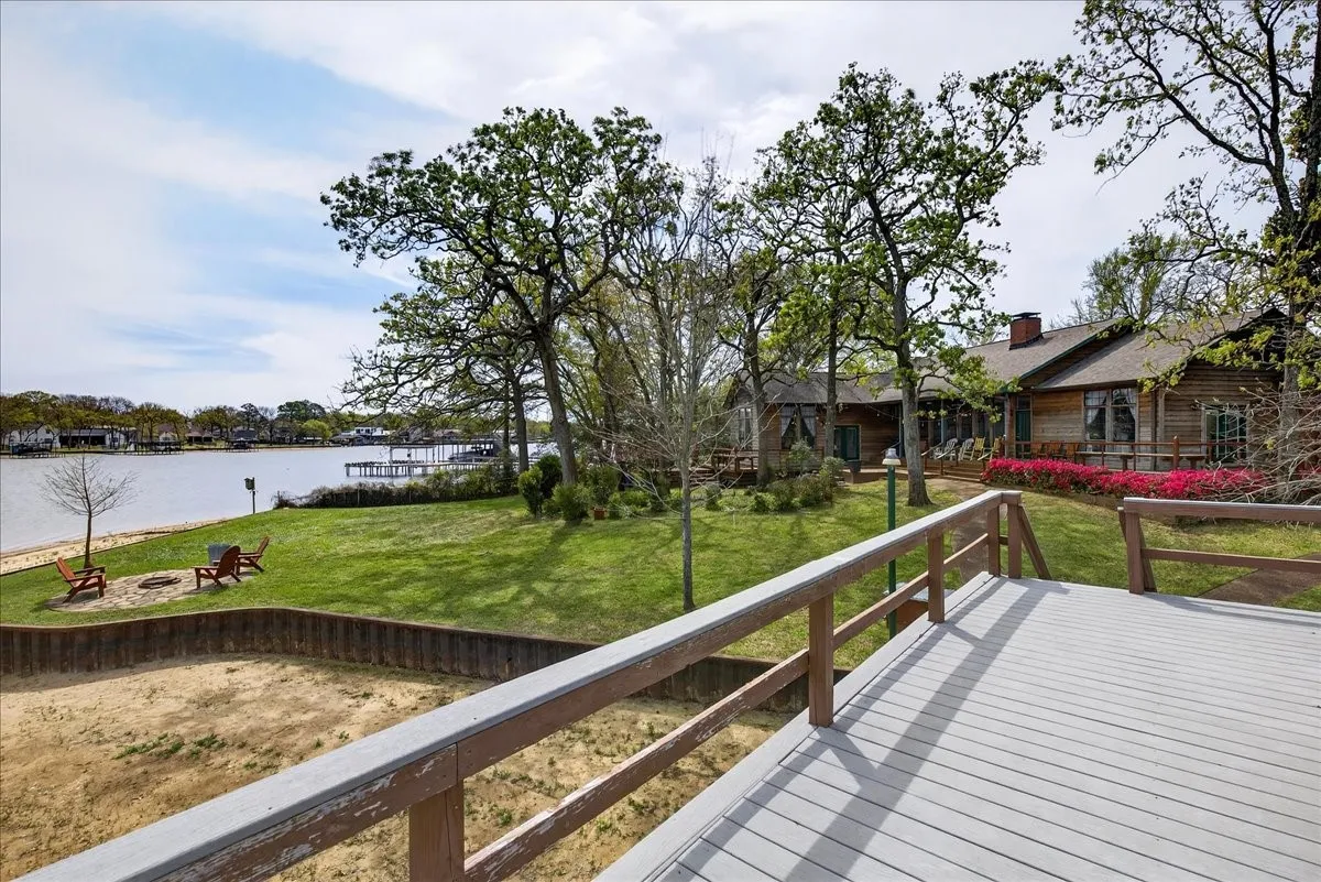 Single Family Residence For Sale in Henderson County , 125 Lark Drive, Enchanted Oaks, Texas 75156, 4 Bedroom, 3 Bathroom, 2 Garage spaces, 2,670 Sqft, built in 1984, Preowned, mls#21187394, Real Estate Agent in Enchanted Oaks, Homes For Sale in Henderson county, Homes For Sale in Enchanted Oaks, Realtor in Enchanted Oaks Texas, Real Estate Brokerage Independent Realty Texas, Luminita Cordes Realtor