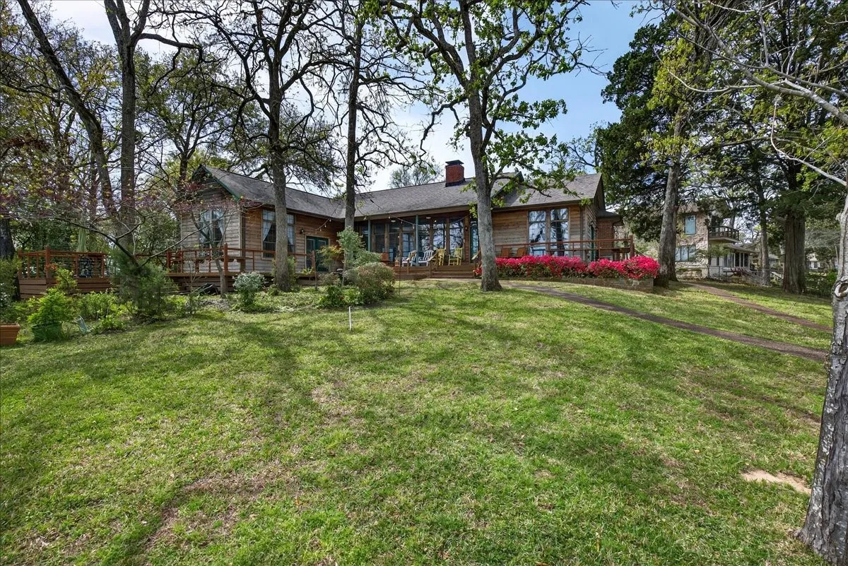 Single Family Residence For Sale in Henderson County , 125 Lark Drive, Enchanted Oaks, Texas 75156, 4 Bedroom, 3 Bathroom, 2 Garage spaces, 2,670 Sqft, built in 1984, Preowned, mls#21187394, Real Estate Agent in Enchanted Oaks, Homes For Sale in Henderson county, Homes For Sale in Enchanted Oaks, Realtor in Enchanted Oaks Texas, Real Estate Brokerage Independent Realty Texas, Luminita Cordes Realtor