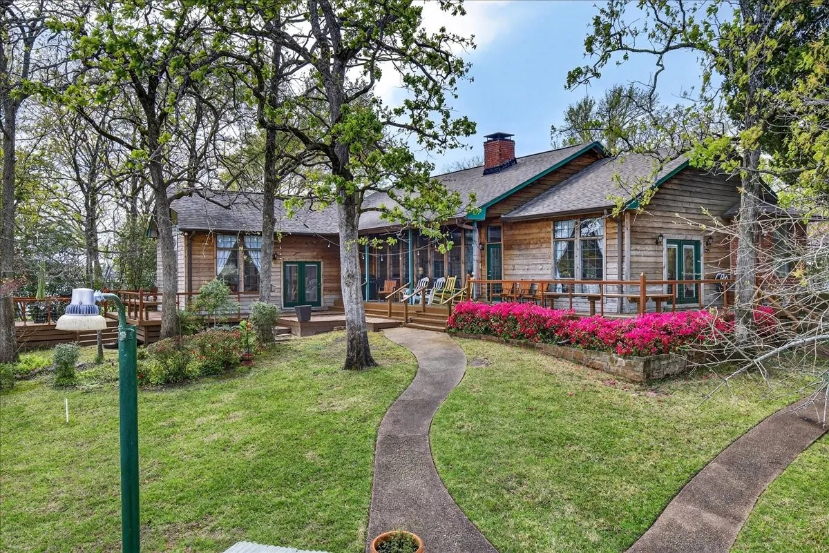 Single Family Residence For Sale in Henderson County , 125 Lark Drive, Enchanted Oaks, Texas 75156, 4 Bedroom, 3 Bathroom, 2 Garage spaces, 2,670 Sqft, built in 1984, Preowned, mls#21187394, Real Estate Agent in Enchanted Oaks, Homes For Sale in Henderson county, Homes For Sale in Enchanted Oaks, Realtor in Enchanted Oaks Texas, Real Estate Brokerage Independent Realty Texas, Luminita Cordes Realtor