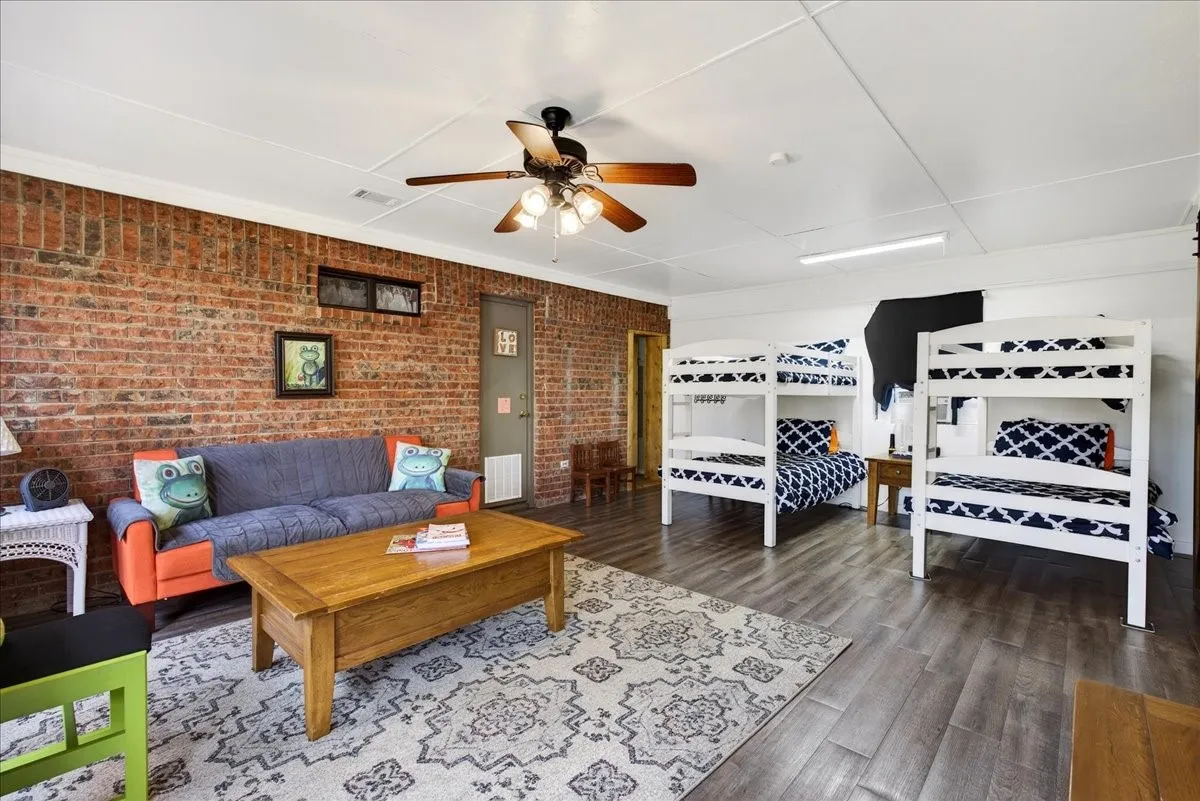 Single Family Residence For Sale in Henderson County , 125 Lark Drive, Enchanted Oaks, Texas 75156, 4 Bedroom, 3 Bathroom, 2 Garage spaces, 2,670 Sqft, built in 1984, Preowned, mls#21187394, Real Estate Agent in Enchanted Oaks, Homes For Sale in Henderson county, Homes For Sale in Enchanted Oaks, Realtor in Enchanted Oaks Texas, Real Estate Brokerage Independent Realty Texas, Luminita Cordes Realtor