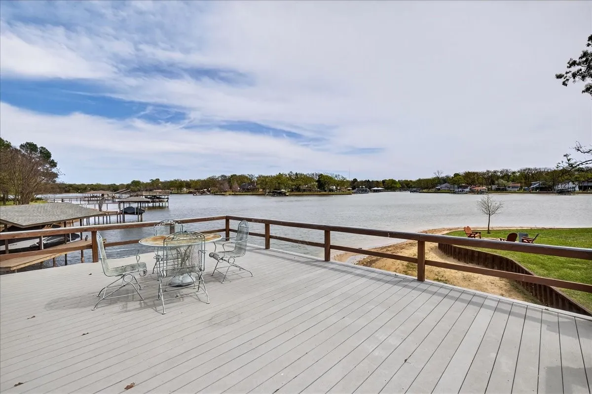Single Family Residence For Sale in Henderson County , 125 Lark Drive, Enchanted Oaks, Texas 75156, 4 Bedroom, 3 Bathroom, 2 Garage spaces, 2,670 Sqft, built in 1984, Preowned, mls#21187394, Real Estate Agent in Enchanted Oaks, Homes For Sale in Henderson county, Homes For Sale in Enchanted Oaks, Realtor in Enchanted Oaks Texas, Real Estate Brokerage Independent Realty Texas, Luminita Cordes Realtor