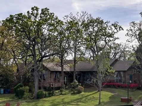 Single Family Residence For Sale in Henderson County , 125 Lark Drive, Enchanted Oaks, Texas 75156, 4 Bedroom, 3 Bathroom, 2 Garage spaces, 2,670 Sqft, built in 1984, Preowned, mls#21187394, Real Estate Agent in Enchanted Oaks, Homes For Sale in Henderson county, Homes For Sale in Enchanted Oaks, Realtor in Enchanted Oaks Texas, Real Estate Brokerage Independent Realty Texas, Luminita Cordes Realtor