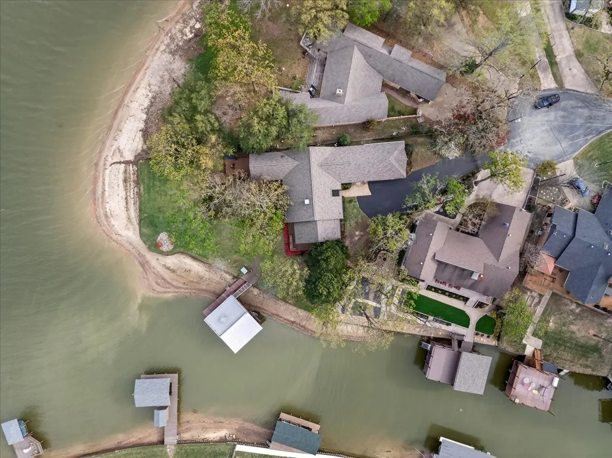 Single Family Residence For Sale in Henderson County , 125 Lark Drive, Enchanted Oaks, Texas 75156, 4 Bedroom, 3 Bathroom, 2 Garage spaces, 2,670 Sqft, built in 1984, Preowned, mls#21187394, Real Estate Agent in Enchanted Oaks, Homes For Sale in Henderson county, Homes For Sale in Enchanted Oaks, Realtor in Enchanted Oaks Texas, Real Estate Brokerage Independent Realty Texas, Luminita Cordes Realtor