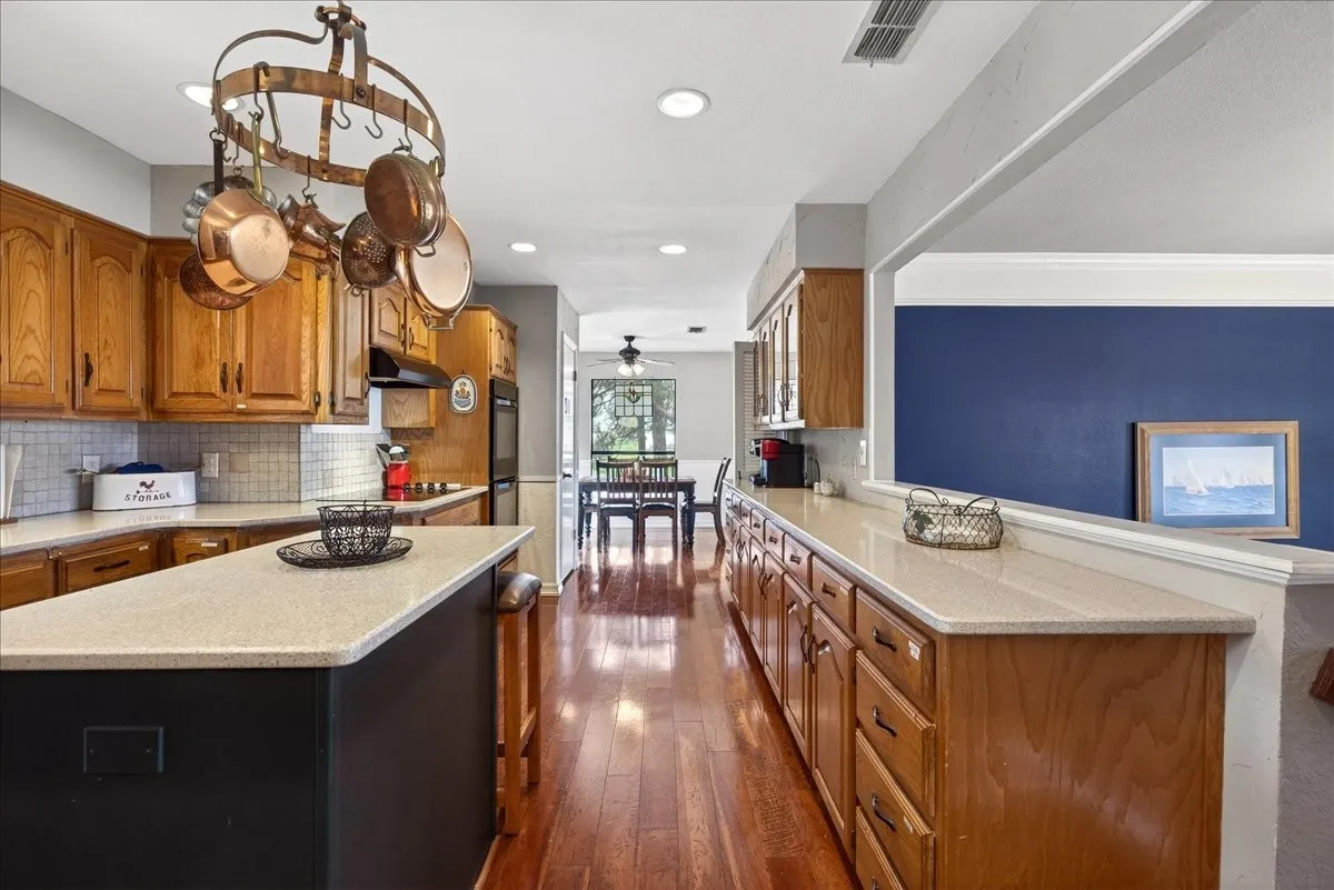 Single Family Residence For Sale in Henderson County , 125 Lark Drive, Enchanted Oaks, Texas 75156, 4 Bedroom, 3 Bathroom, 2 Garage spaces, 2,670 Sqft, built in 1984, Preowned, mls#21187394, Real Estate Agent in Enchanted Oaks, Homes For Sale in Henderson county, Homes For Sale in Enchanted Oaks, Realtor in Enchanted Oaks Texas, Real Estate Brokerage Independent Realty Texas, Luminita Cordes Realtor