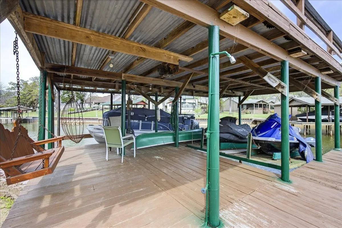 Single Family Residence For Sale in Henderson County , 125 Lark Drive, Enchanted Oaks, Texas 75156, 4 Bedroom, 3 Bathroom, 2 Garage spaces, 2,670 Sqft, built in 1984, Preowned, mls#21187394, Real Estate Agent in Enchanted Oaks, Homes For Sale in Henderson county, Homes For Sale in Enchanted Oaks, Realtor in Enchanted Oaks Texas, Real Estate Brokerage Independent Realty Texas, Luminita Cordes Realtor