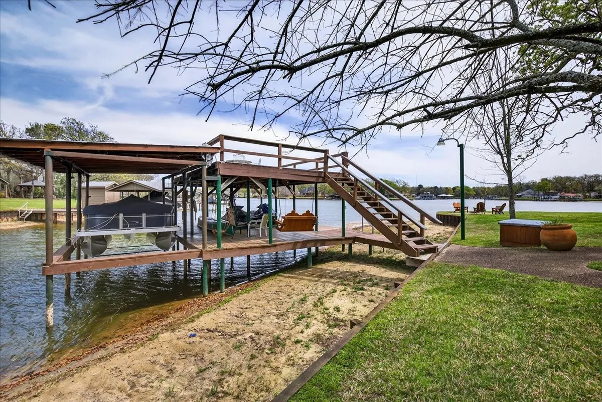 Single Family Residence For Sale in Henderson County , 125 Lark Drive, Enchanted Oaks, Texas 75156, 4 Bedroom, 3 Bathroom, 2 Garage spaces, 2,670 Sqft, built in 1984, Preowned, mls#21187394, Real Estate Agent in Enchanted Oaks, Homes For Sale in Henderson county, Homes For Sale in Enchanted Oaks, Realtor in Enchanted Oaks Texas, Real Estate Brokerage Independent Realty Texas, Luminita Cordes Realtor