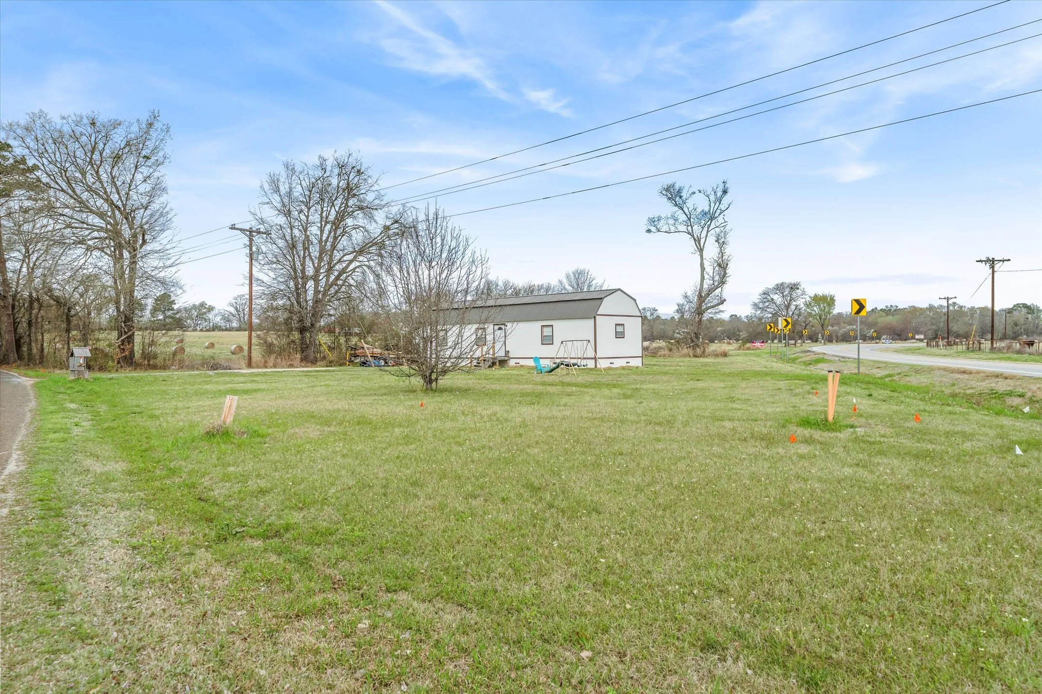 View of grassy yard