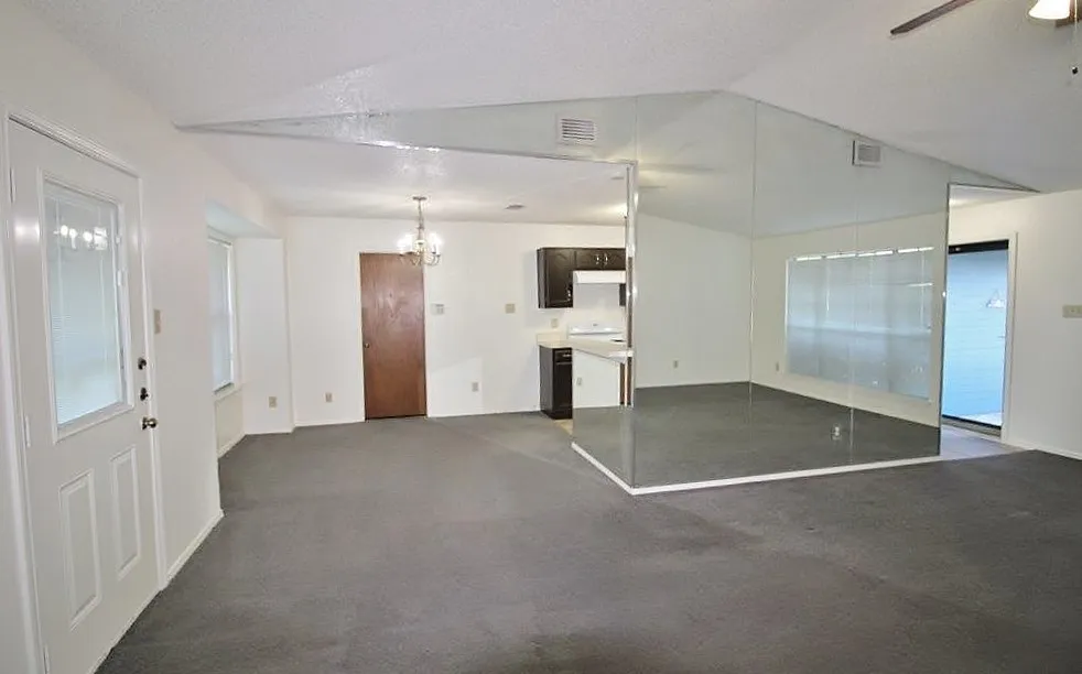 Single Family Residence For Rent in Dallas County , 1019 Cedar Run Drive, Duncanville, Texas 75137, 3 Bedroom, 2 Bathroom, 2 Garage spaces, 1,469 Sqft, built in 1985, Preowned, mls#21205140, Real Estate Agent in Duncanville, Homes For Rent in Dallas county, Homes For Rent in Duncanville, Realtor in Duncanville Texas, Real Estate Brokerage Independent Realty Texas, Luminita Cordes Realtor