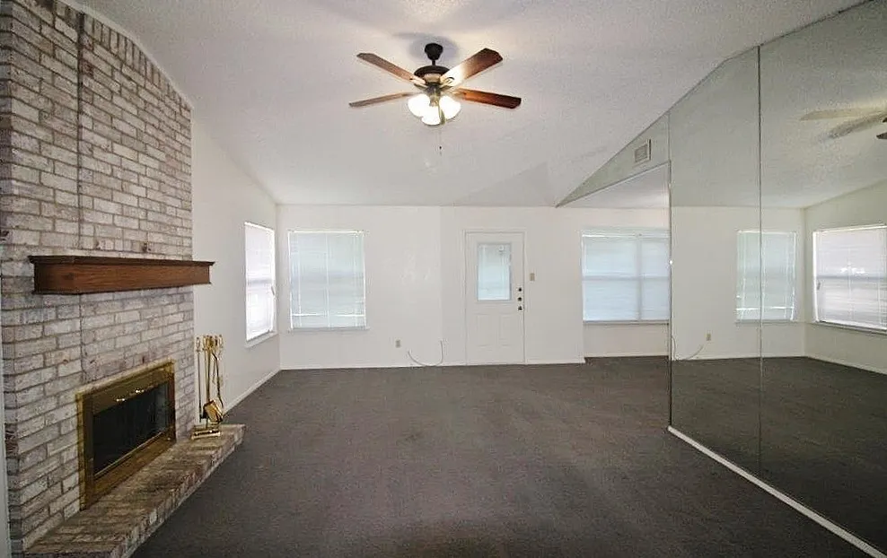 Single Family Residence For Rent in Dallas County , 1019 Cedar Run Drive, Duncanville, Texas 75137, 3 Bedroom, 2 Bathroom, 2 Garage spaces, 1,469 Sqft, built in 1985, Preowned, mls#21205140, Real Estate Agent in Duncanville, Homes For Rent in Dallas county, Homes For Rent in Duncanville, Realtor in Duncanville Texas, Real Estate Brokerage Independent Realty Texas, Luminita Cordes Realtor