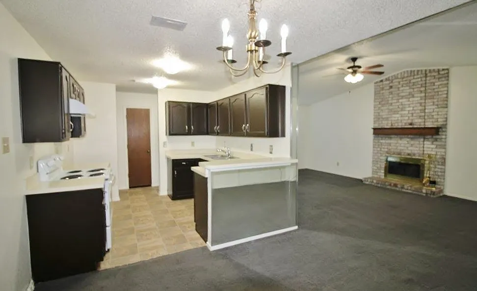Single Family Residence For Rent in Dallas County , 1019 Cedar Run Drive, Duncanville, Texas 75137, 3 Bedroom, 2 Bathroom, 2 Garage spaces, 1,469 Sqft, built in 1985, Preowned, mls#21205140, Real Estate Agent in Duncanville, Homes For Rent in Dallas county, Homes For Rent in Duncanville, Realtor in Duncanville Texas, Real Estate Brokerage Independent Realty Texas, Luminita Cordes Realtor